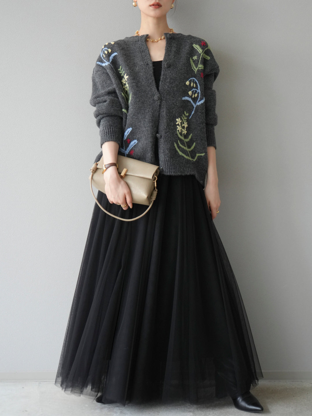 【預購】花朵刺繡針織開襟衫/炭灰色