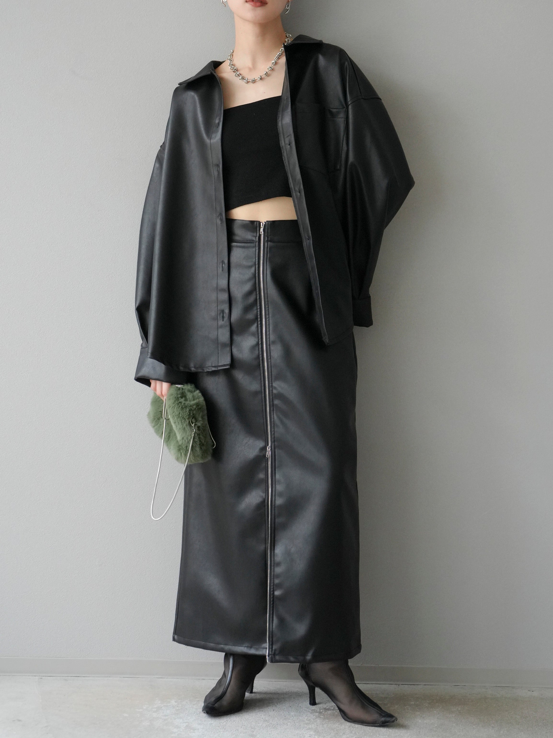 む*ぅ様 完売品　libeiro フェイクレザーシャツ フェイクレザーシャツ – LIBEIRO