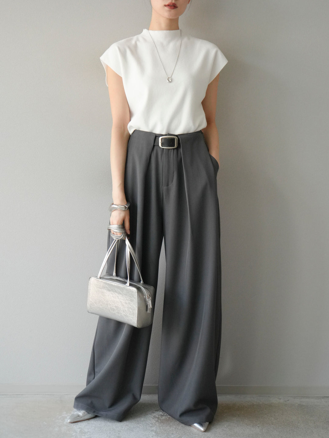 【預購】皮帶環設計寬褲/棕色