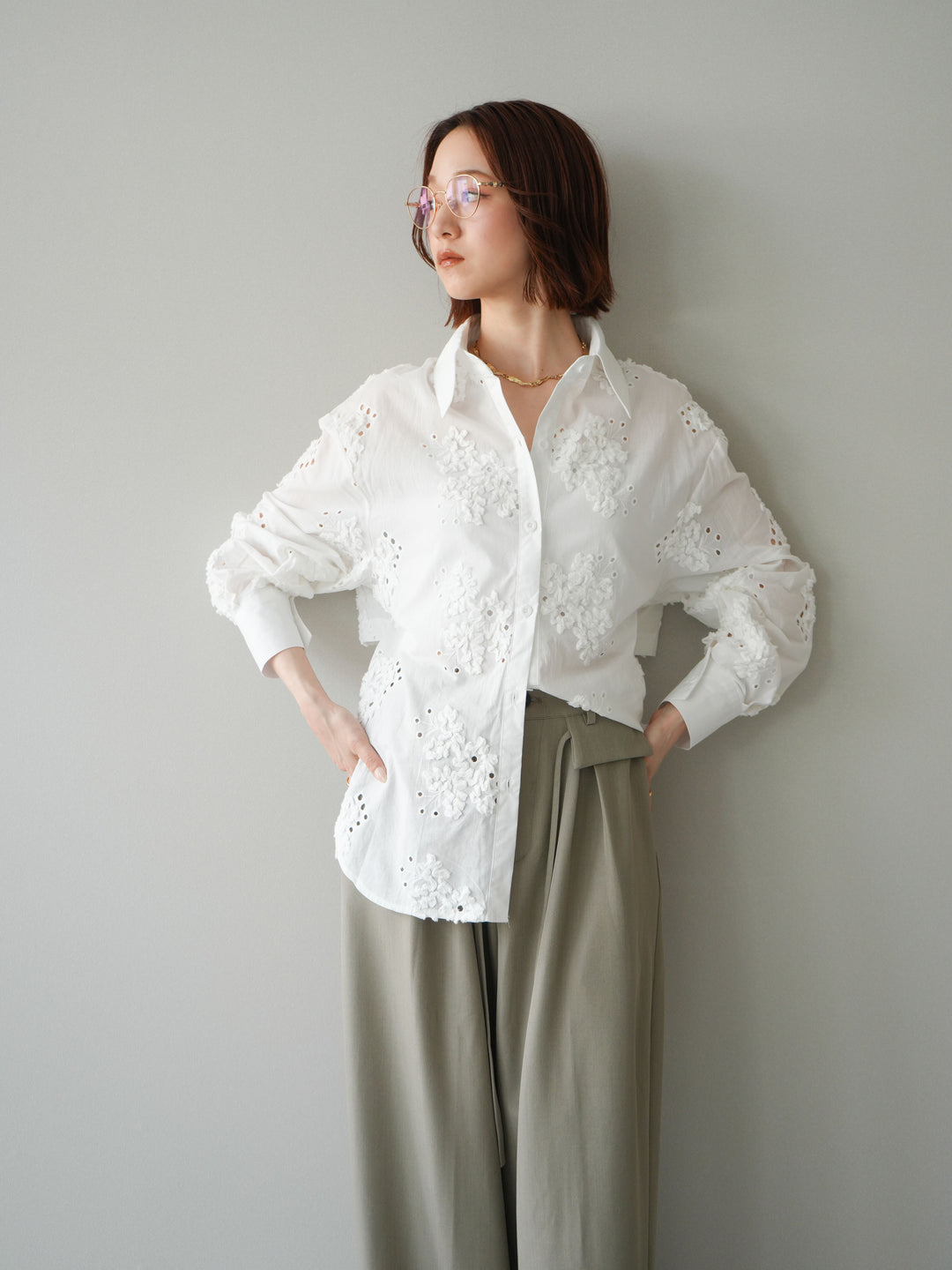 [SET]バックリボンフラワーエンブロイダリーシャツ+選べるアクセセット(2set)