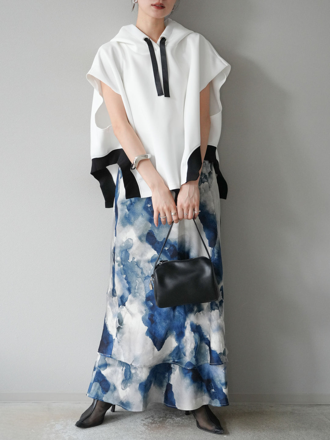 [予約]アシンメトリードルマンバックZIPフーディー/オフホワイト