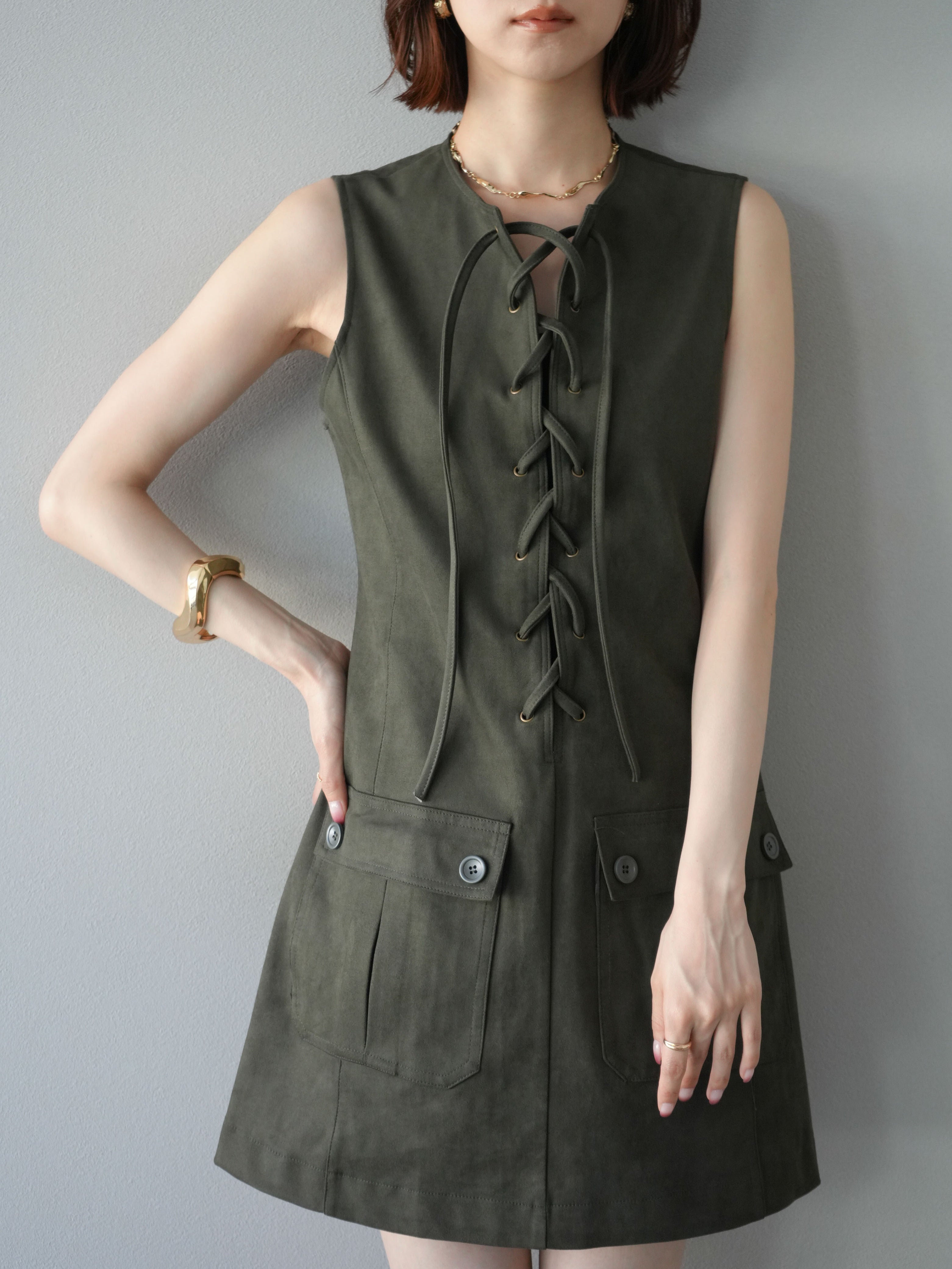 予約]レースアップスエードミニワンピース/カーキ – Lumier