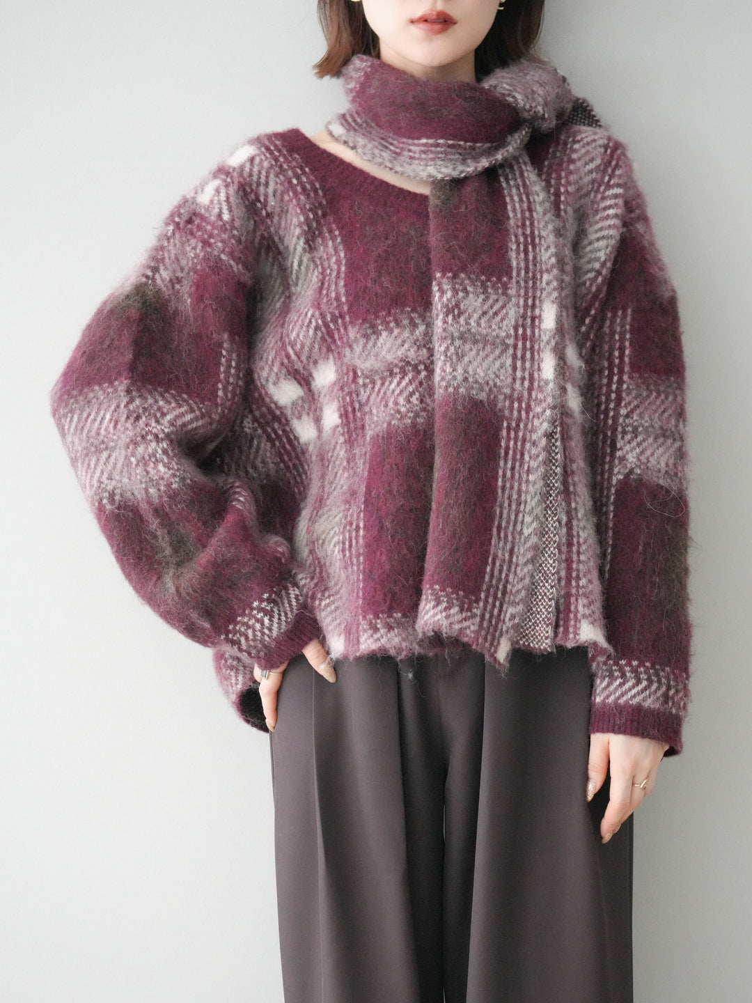 [予約]ストール付シャギーチェックニットプルオーバー/red