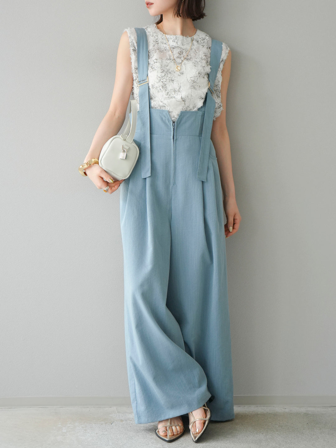 [SET]ストリングデザインハイウエストサロペット+ニュアンスフリンジジャガードノースリーブブラウス(2set)