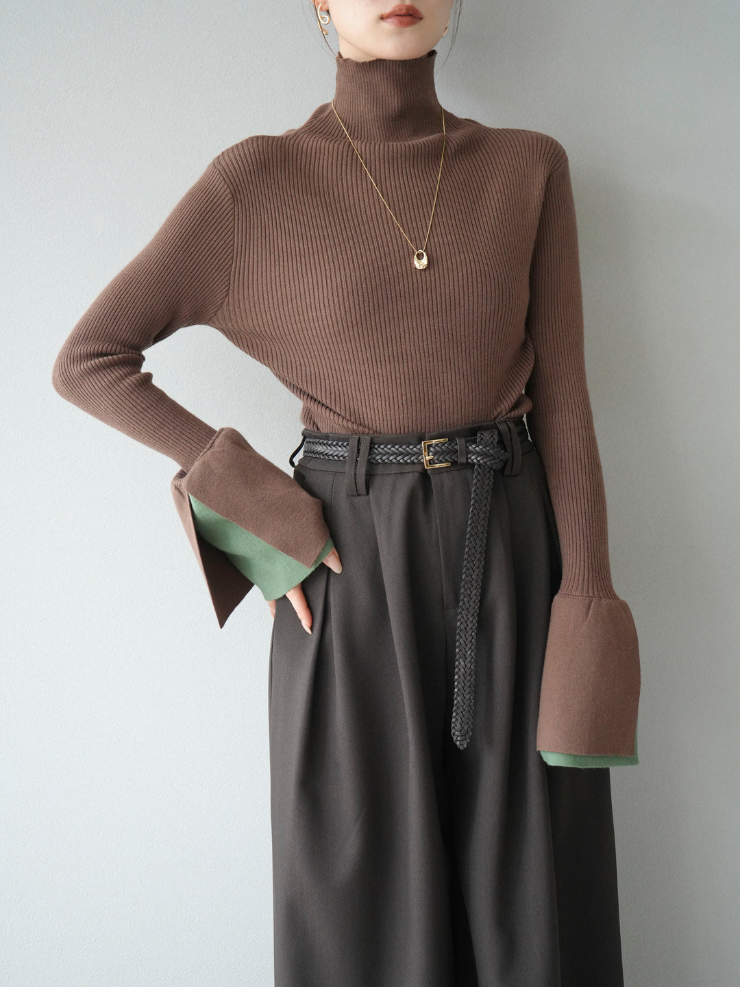 [SET] 疊層喇叭袖高領針織上衣 + 雙褶寬褲 (2 套)