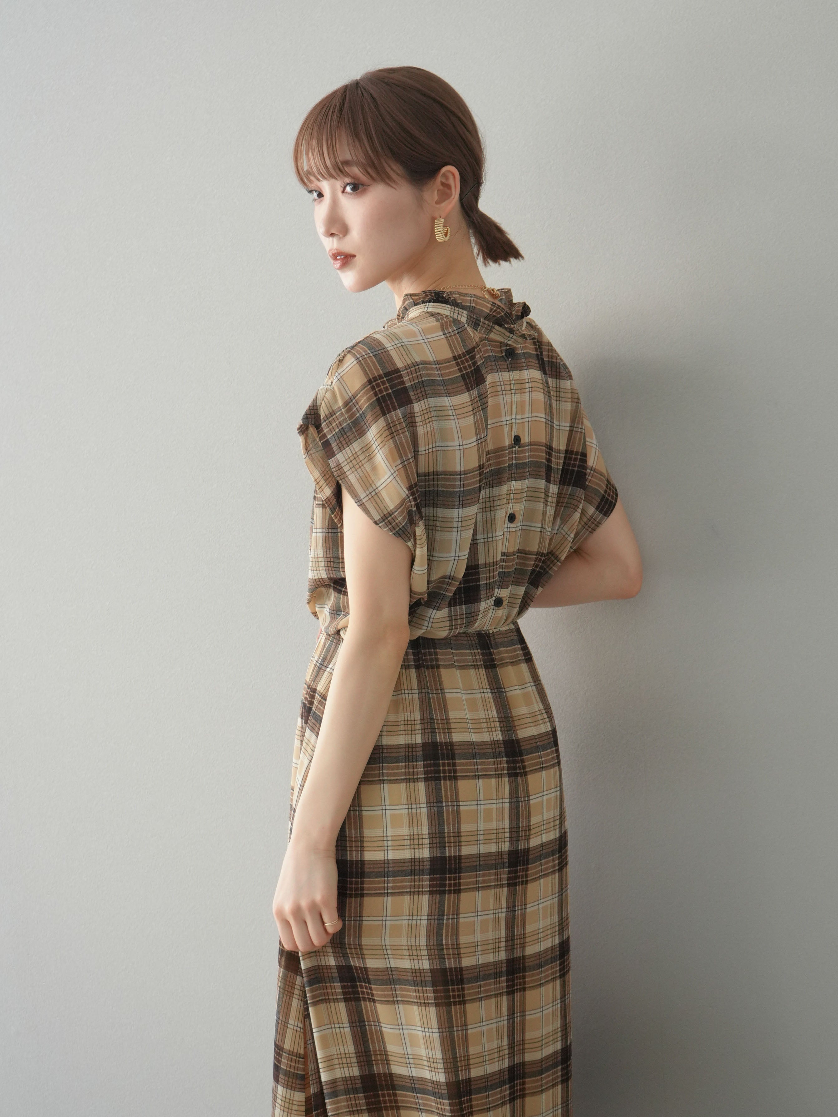 予約]2WAYシアーチェックフレンチスリーブブラウス/ベージュ – Lumier