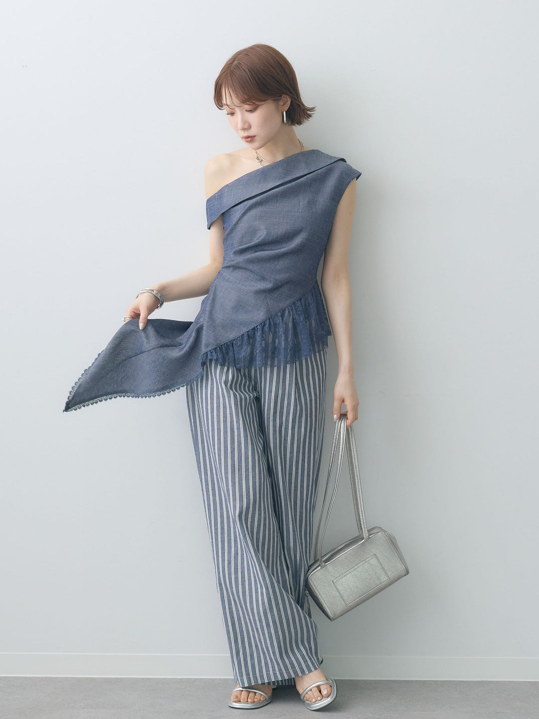 [SET]アシンメトリーラッフルレースヘムトップス+エプロン巻ストライプワイドパンツ(2set)