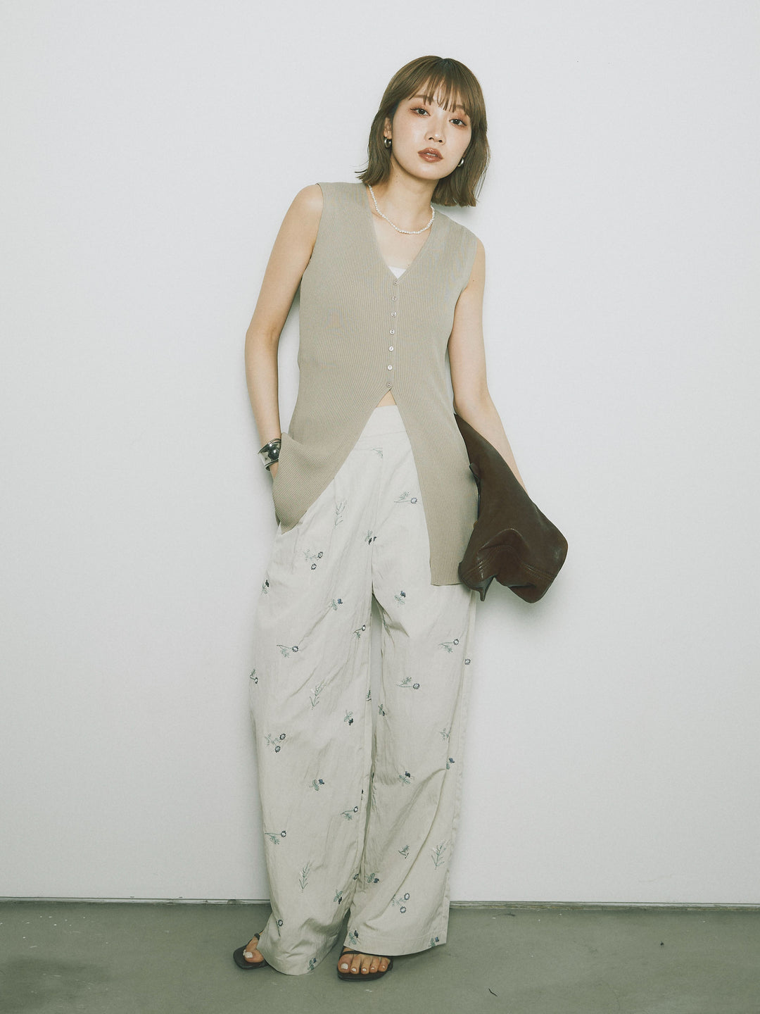 [予約]フロントスリットリブシェイプニットトップス/ベージュ