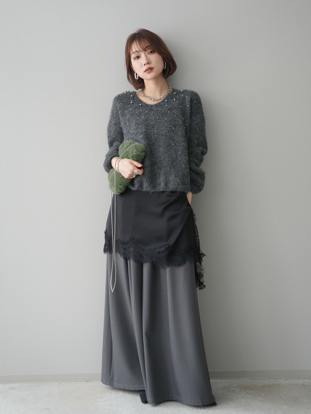 [SET]パール×ビジューVネックニットプルオーバー+アシンメトリーサテンレースキャミソール+テープベルトタックバギーパンツ(3set)