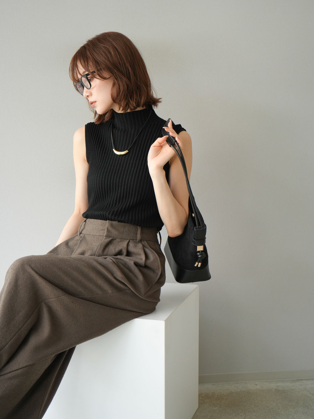 [予約]ボトルネックワッフル編みノースリーブニットトップス/ブラック