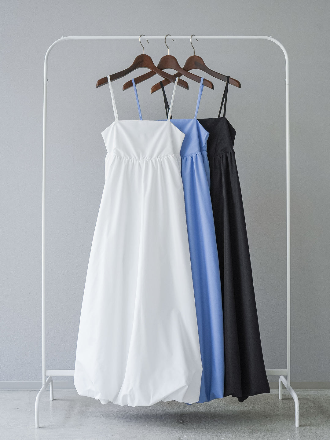 [預訂] 寬大氣球吊帶連身裙/藍色