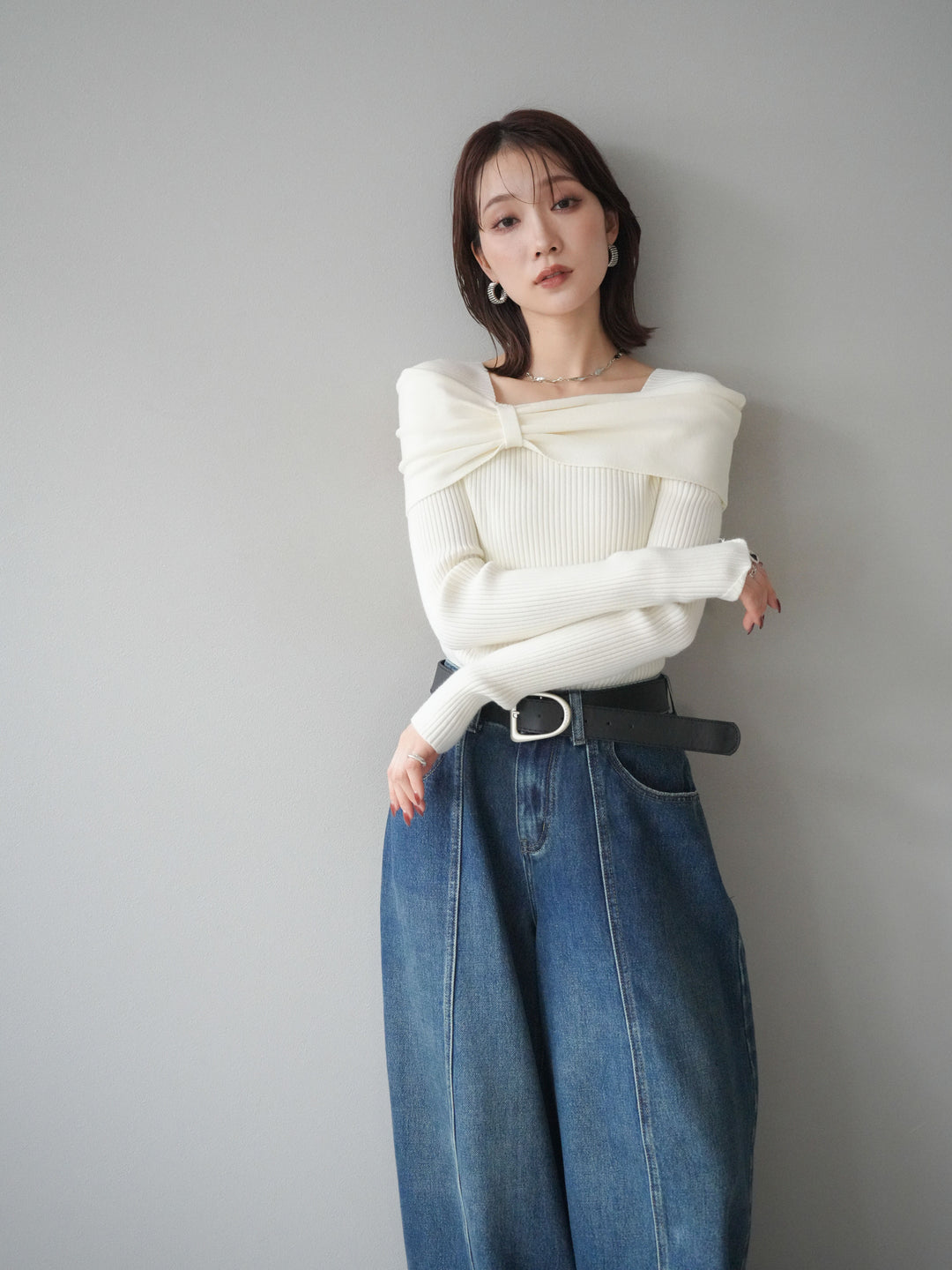 [予約]リボンモチーフオフショルリブニットトップス/white