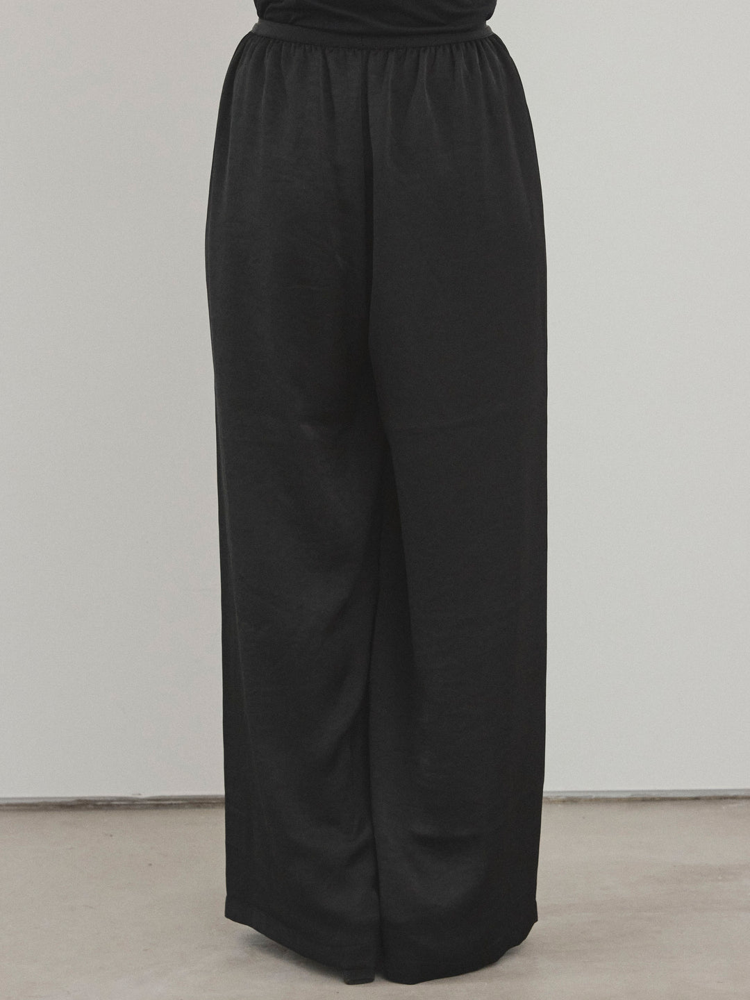 【預購】緞面休閒褲/黑色
