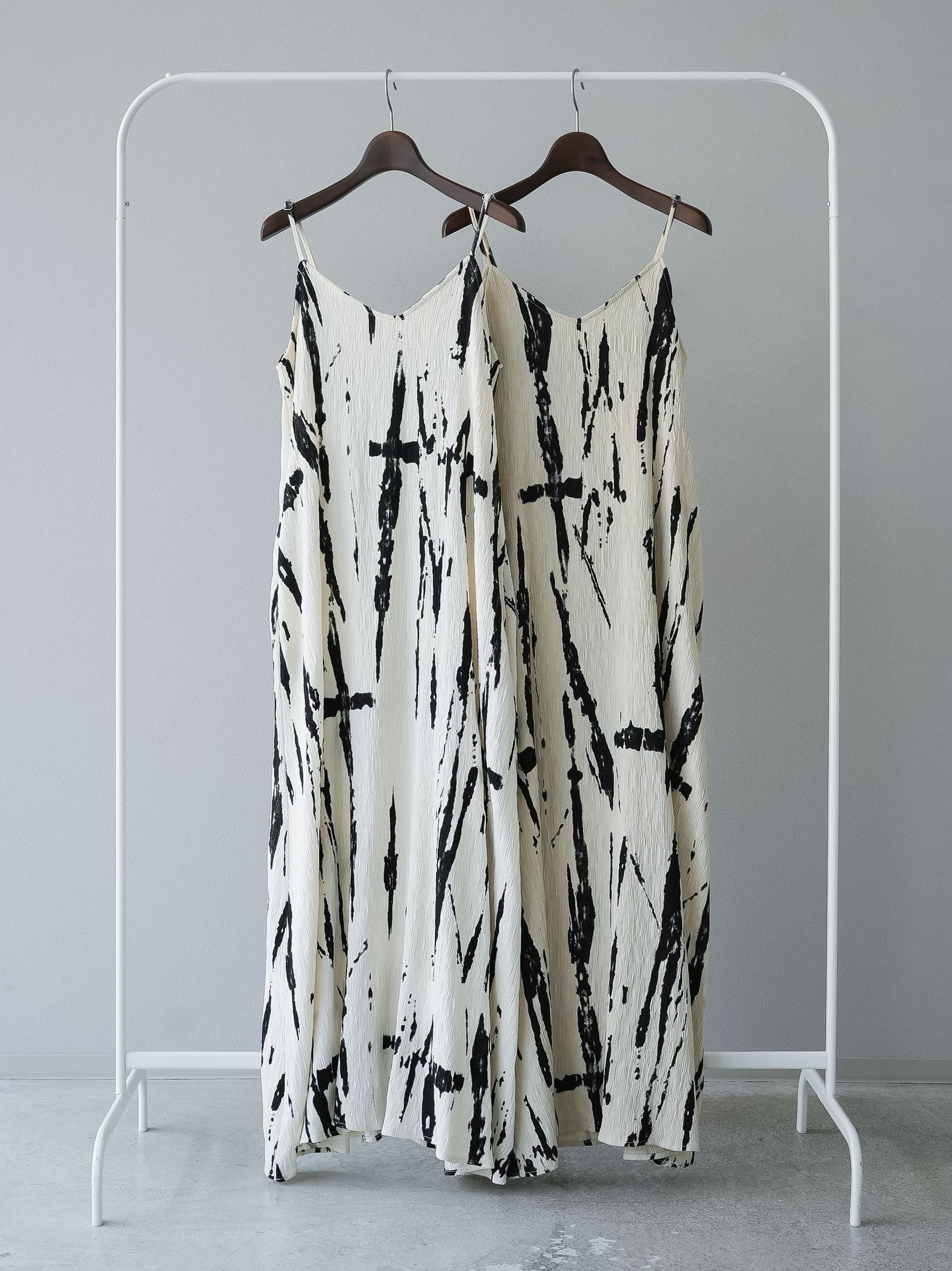 完売商品　ニュアンスフラワーキャミワンピース Mサイズ STYLEMIXER | ニュアンスフラワーキャミワンピース (ワンピース