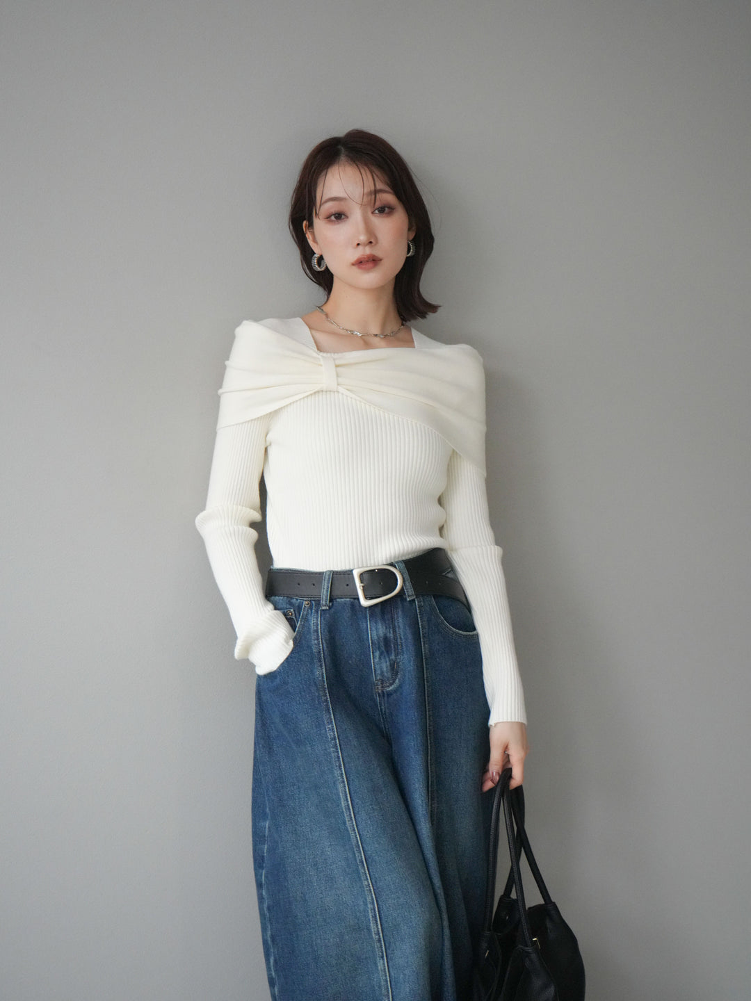 [予約]リボンモチーフオフショルリブニットトップス/white