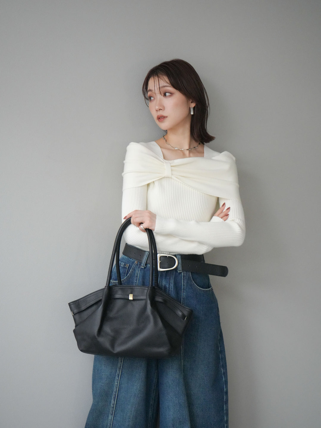 [予約]リボンモチーフオフショルリブニットトップス/white