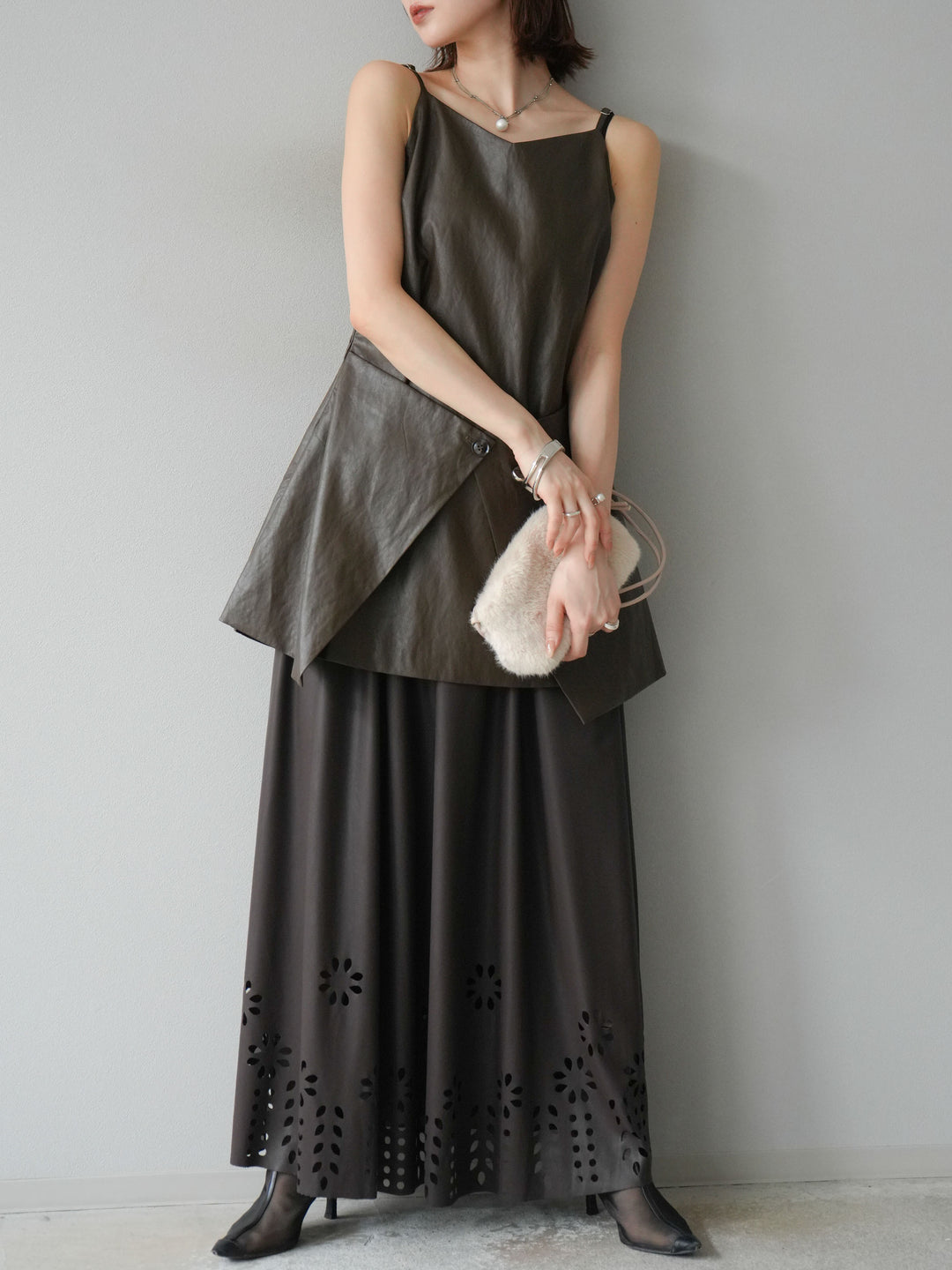 [予約]フラワーパンチングレザースカート/ブラウン