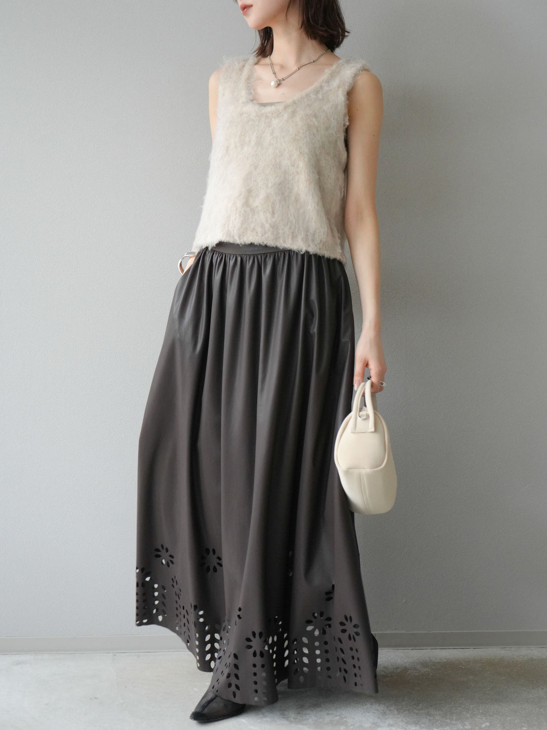 [予約]フラワーパンチングレザースカート/ブラウン