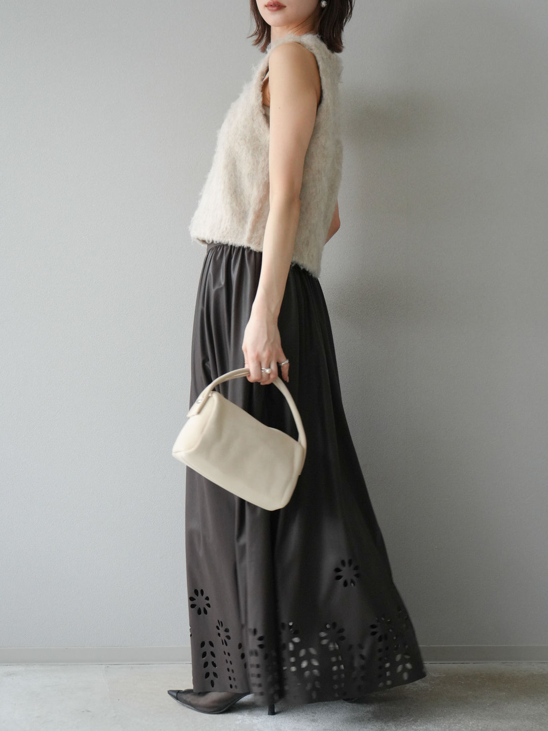 [予約]フラワーパンチングレザースカート/ブラウン