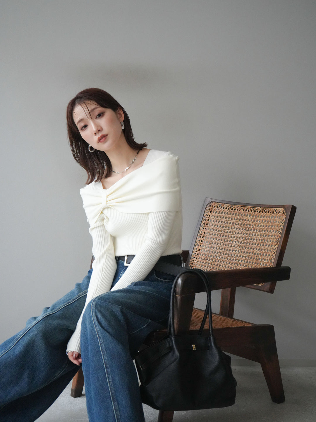 [予約]リボンモチーフオフショルリブニットトップス/white