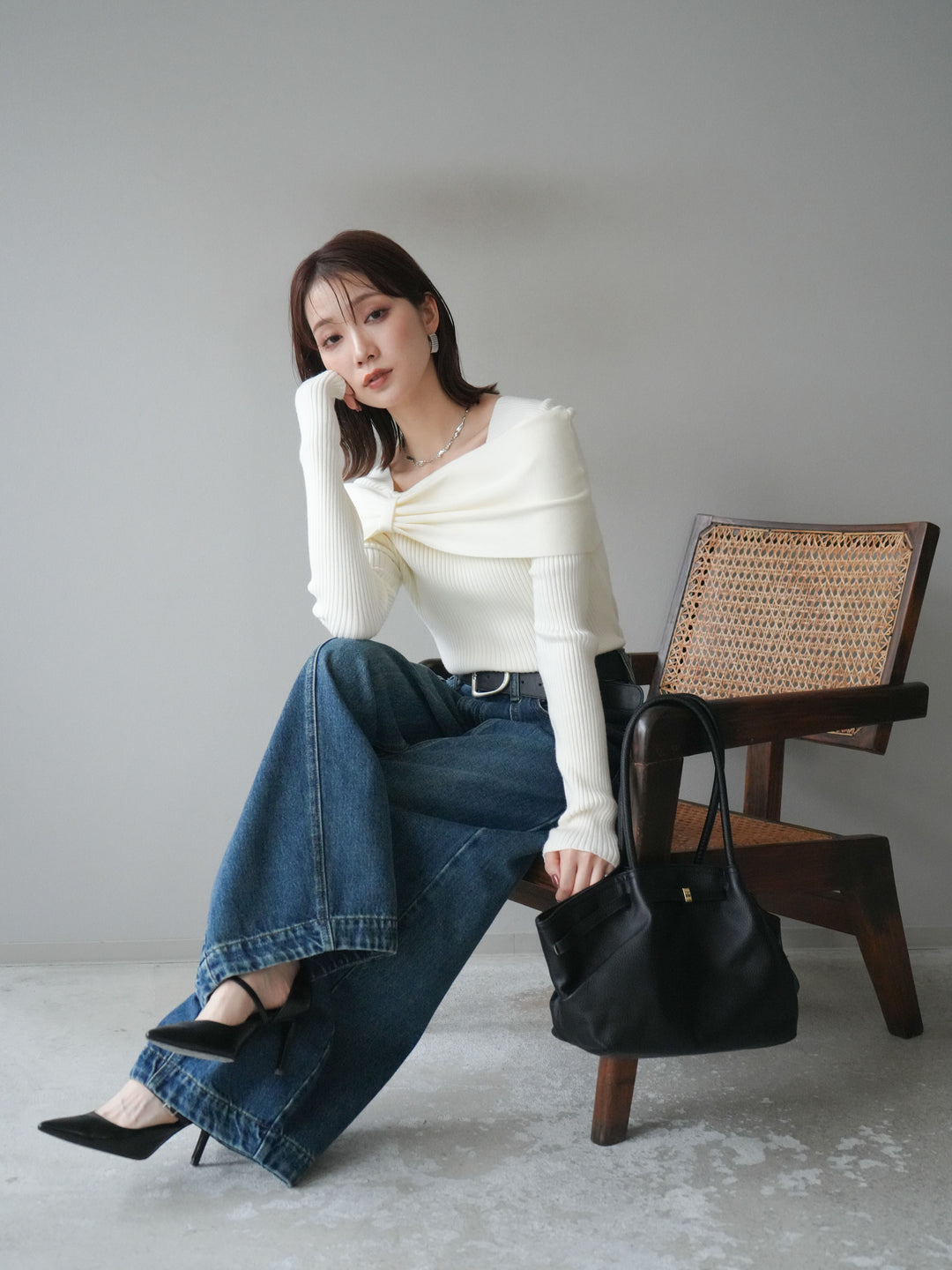 [予約]リボンモチーフオフショルリブニットトップス/white