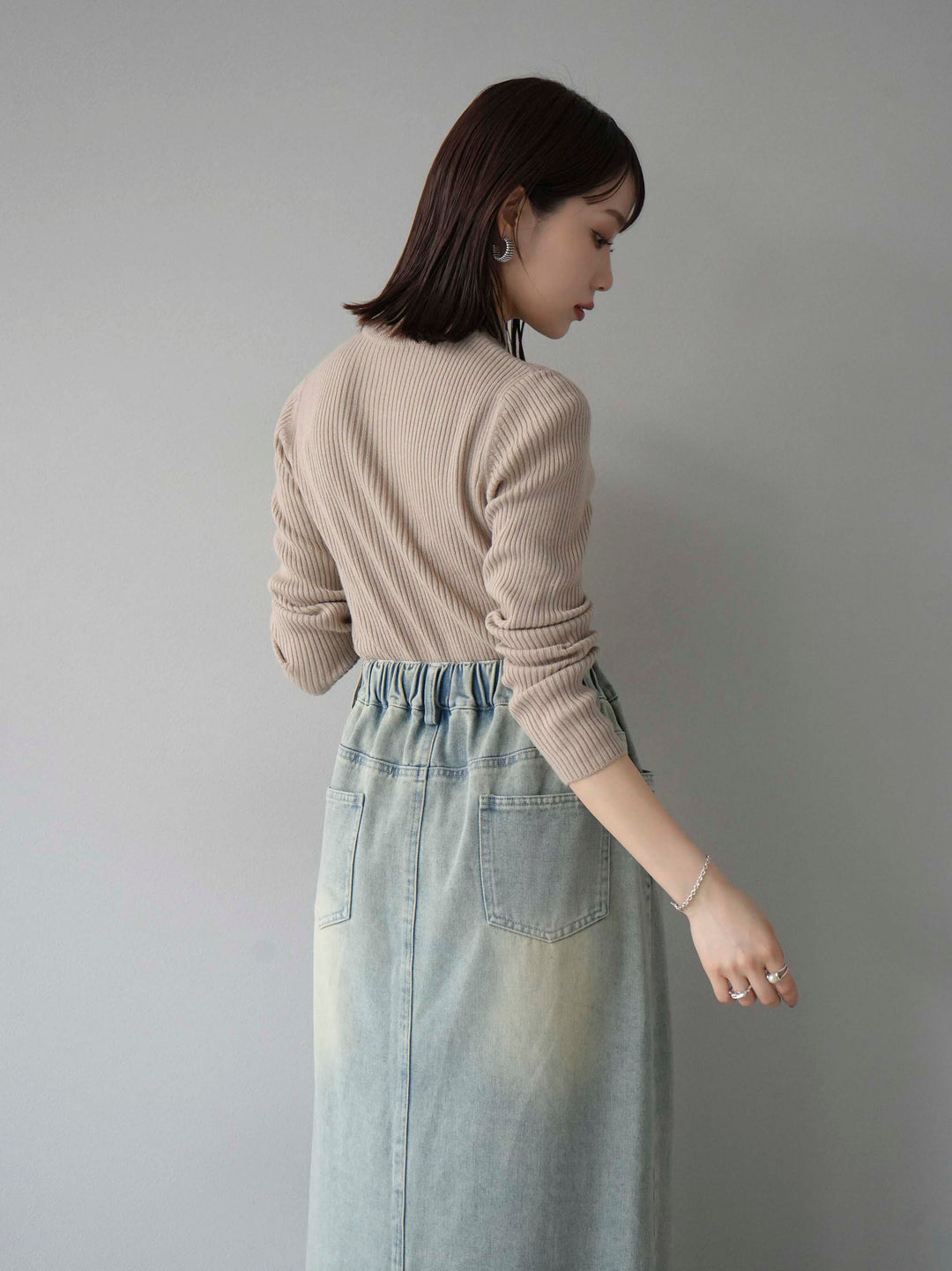 [預訂] 瓶頸羅紋針織上衣/米色