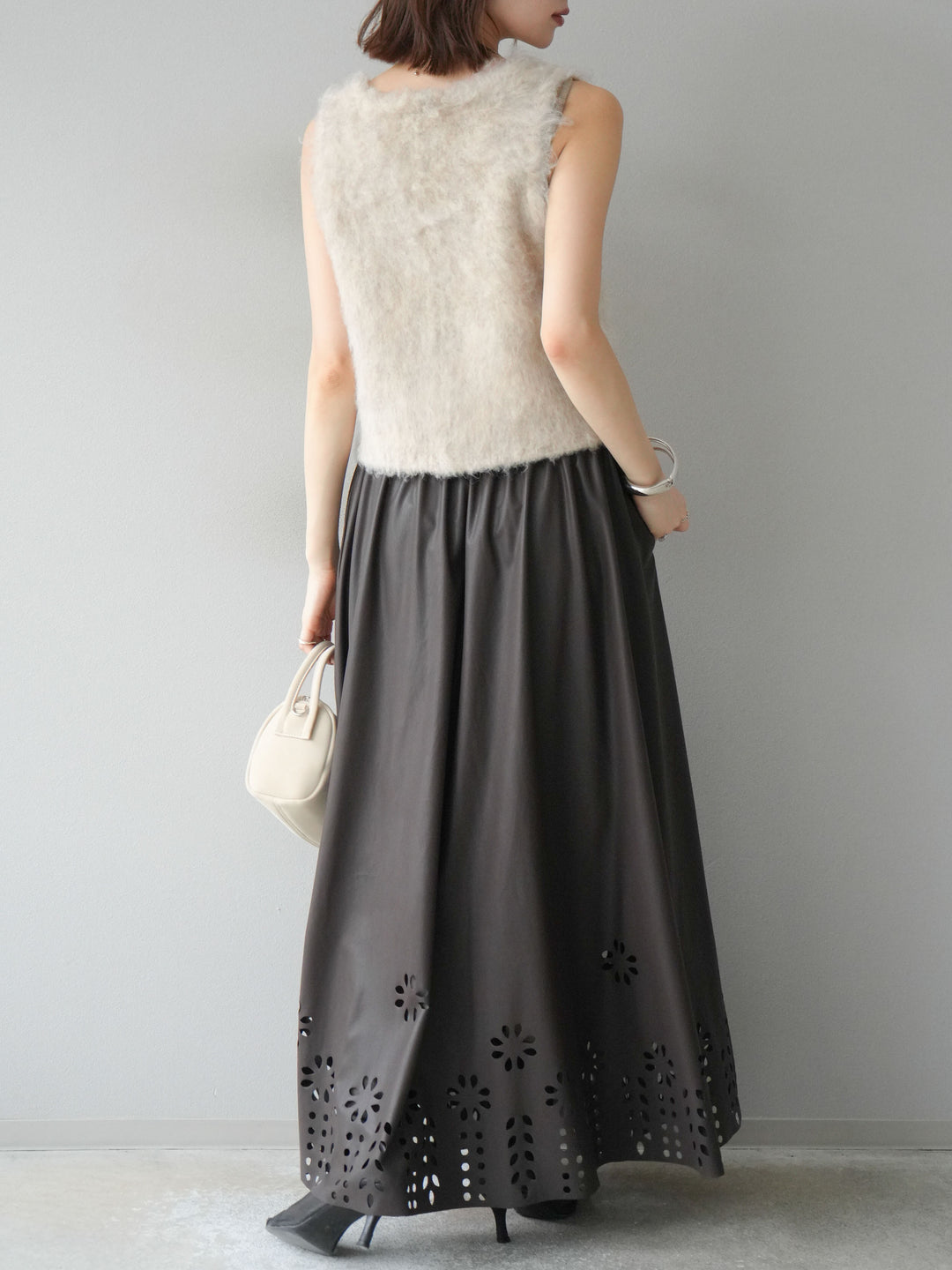 [予約]フラワーパンチングレザースカート/ブラウン