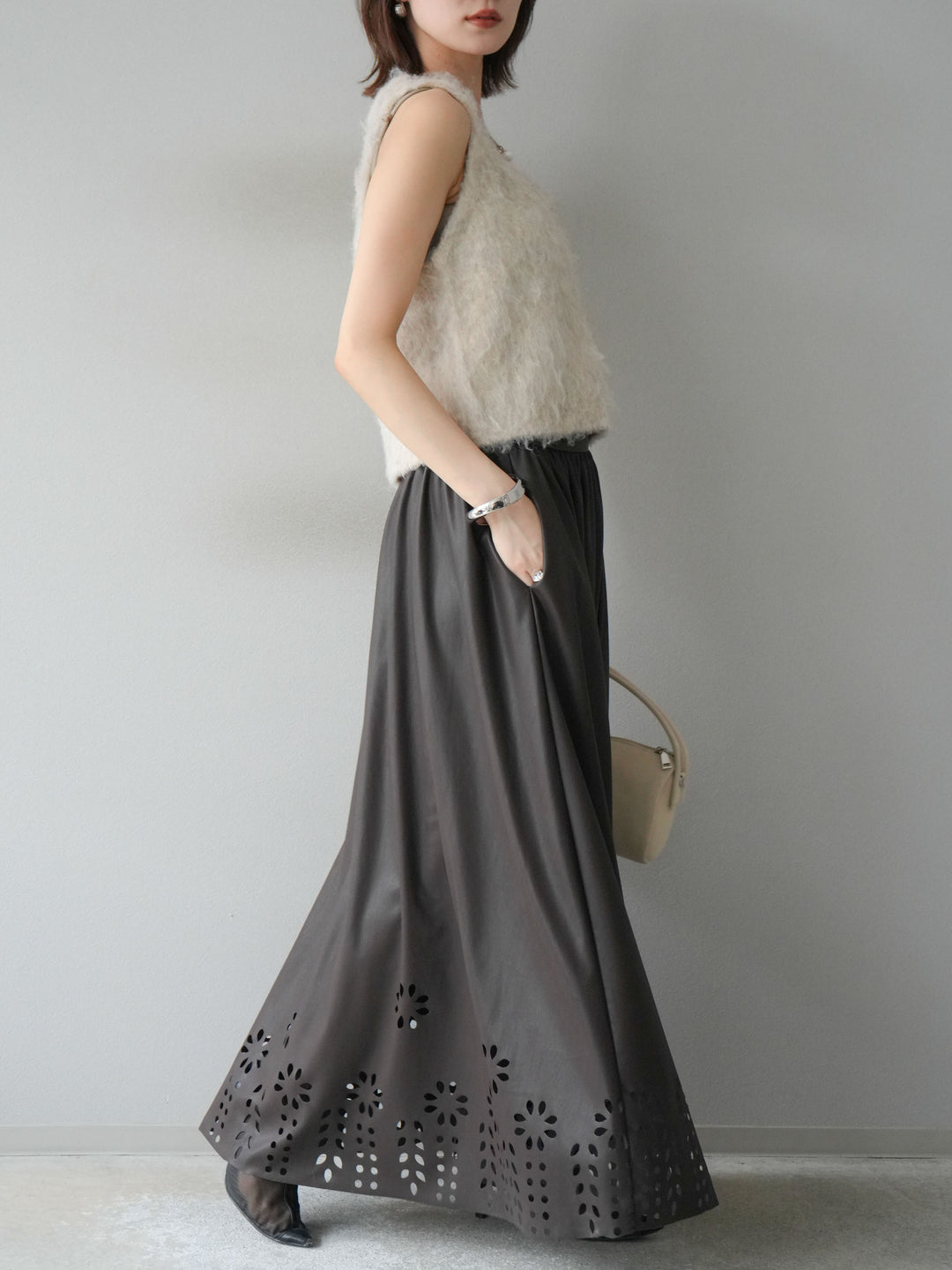 [予約]フラワーパンチングレザースカート/ブラウン