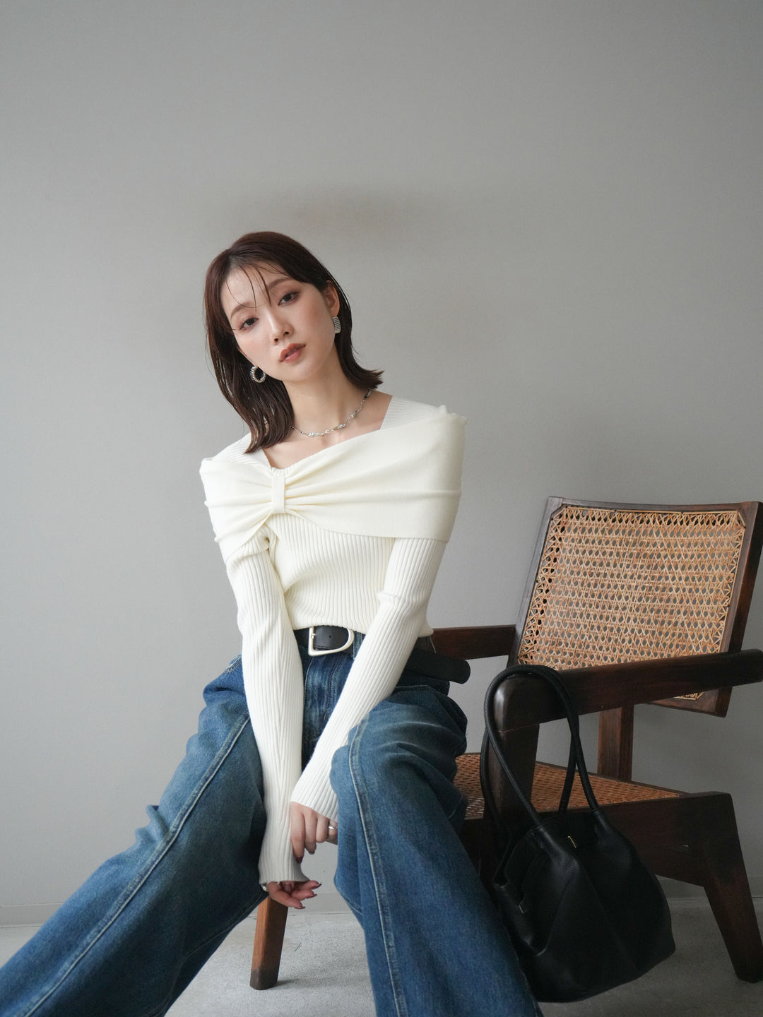 [予約]リボンモチーフオフショルリブニットトップス/white