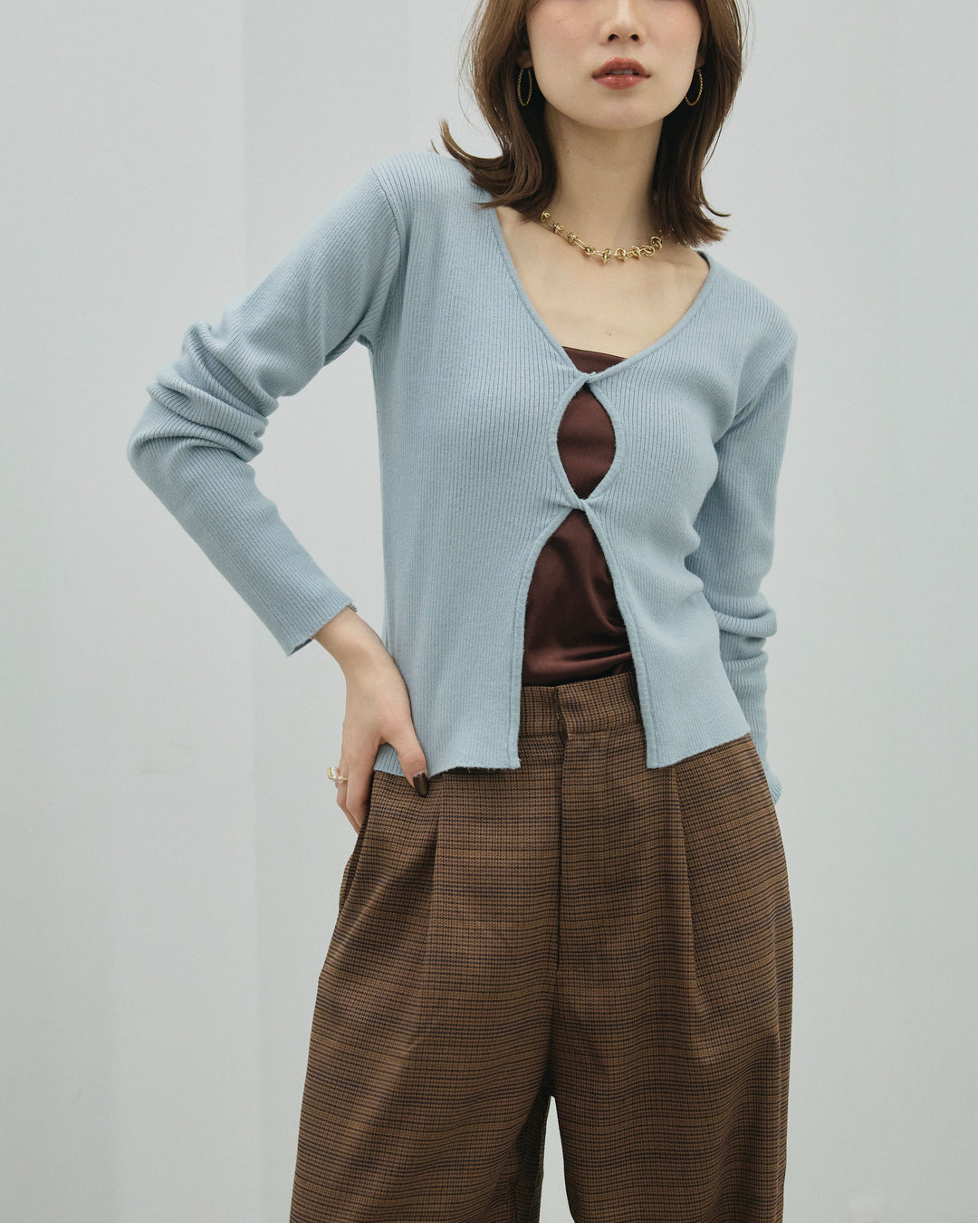 [予約]フロントツイストホールリブニットトップス/blue