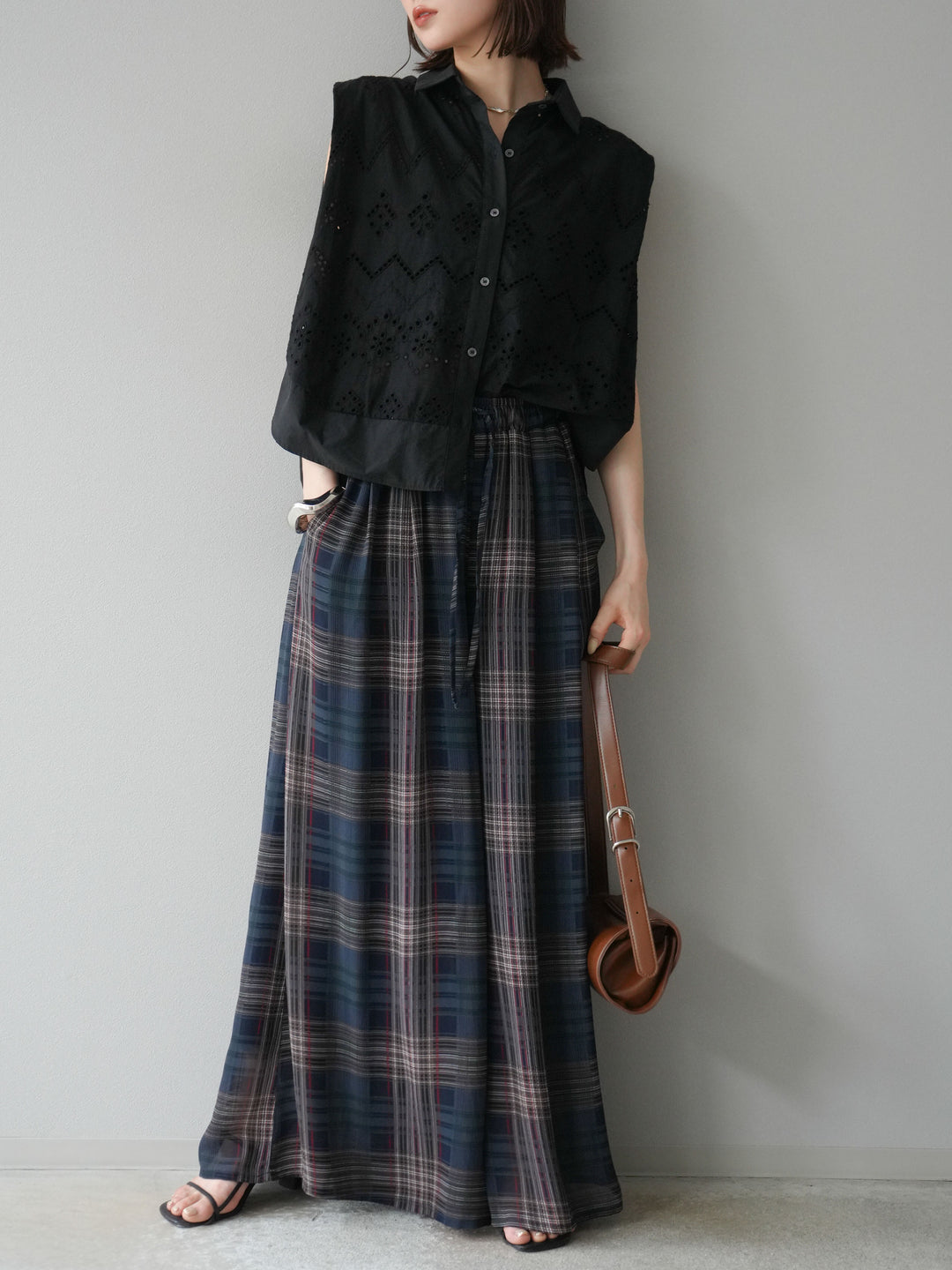 [予約]エンブロイダリーレースタックショルダーブラウス/ブラック