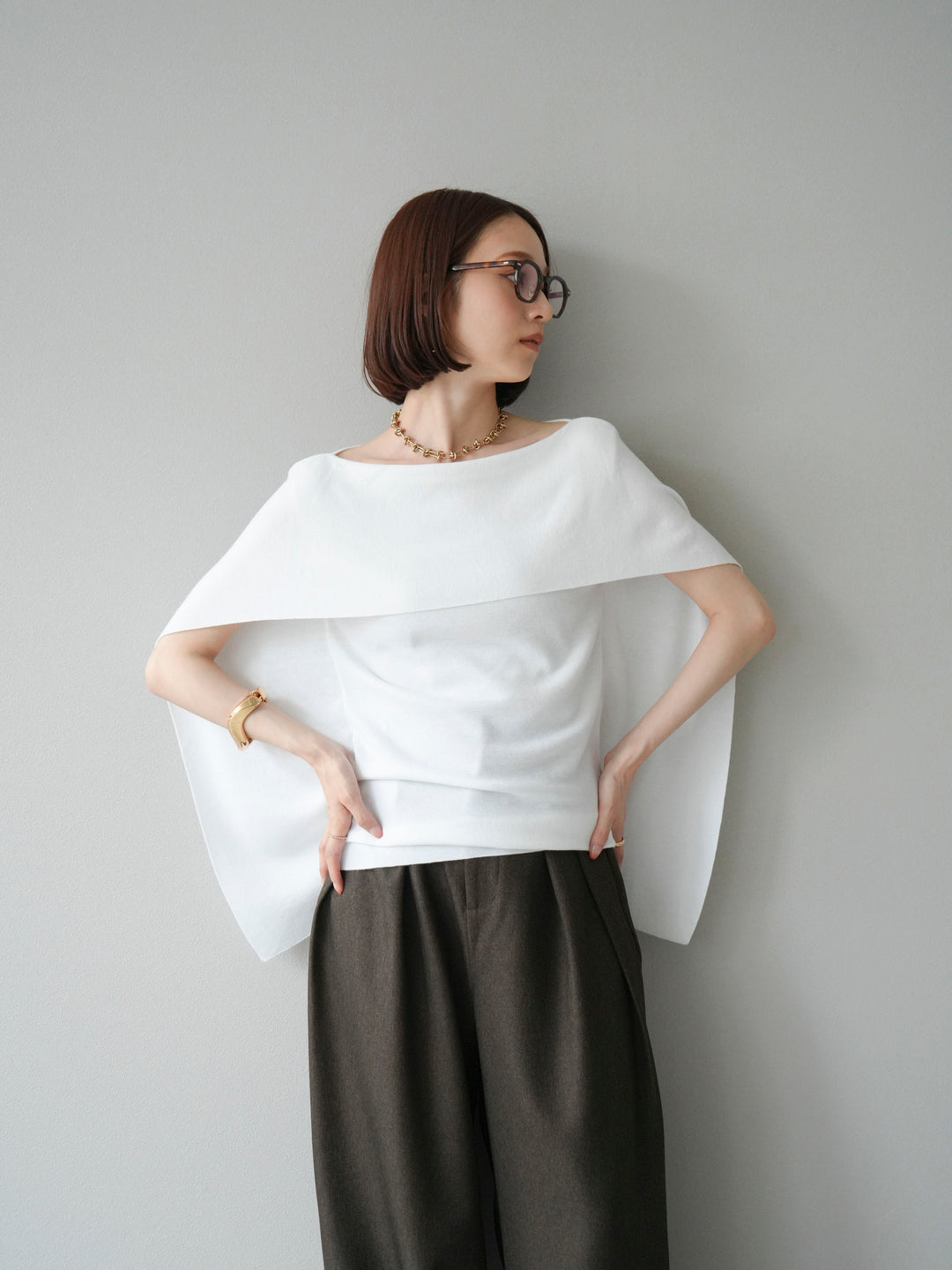 [予約]マントデザインスリットドルマンニット/アイボリー