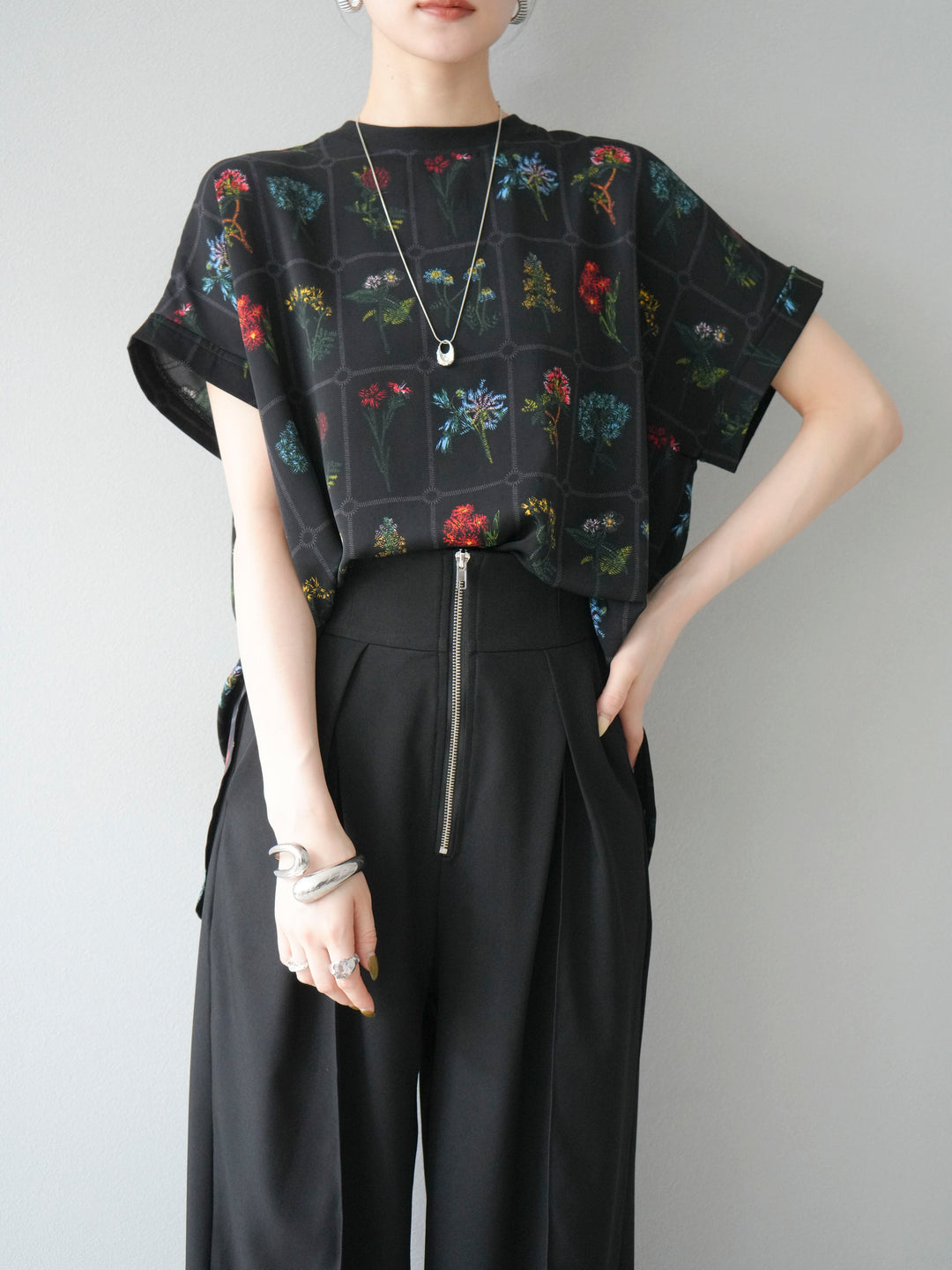 [予約]パッチワークフラワープリントプルオーバー/ブラック