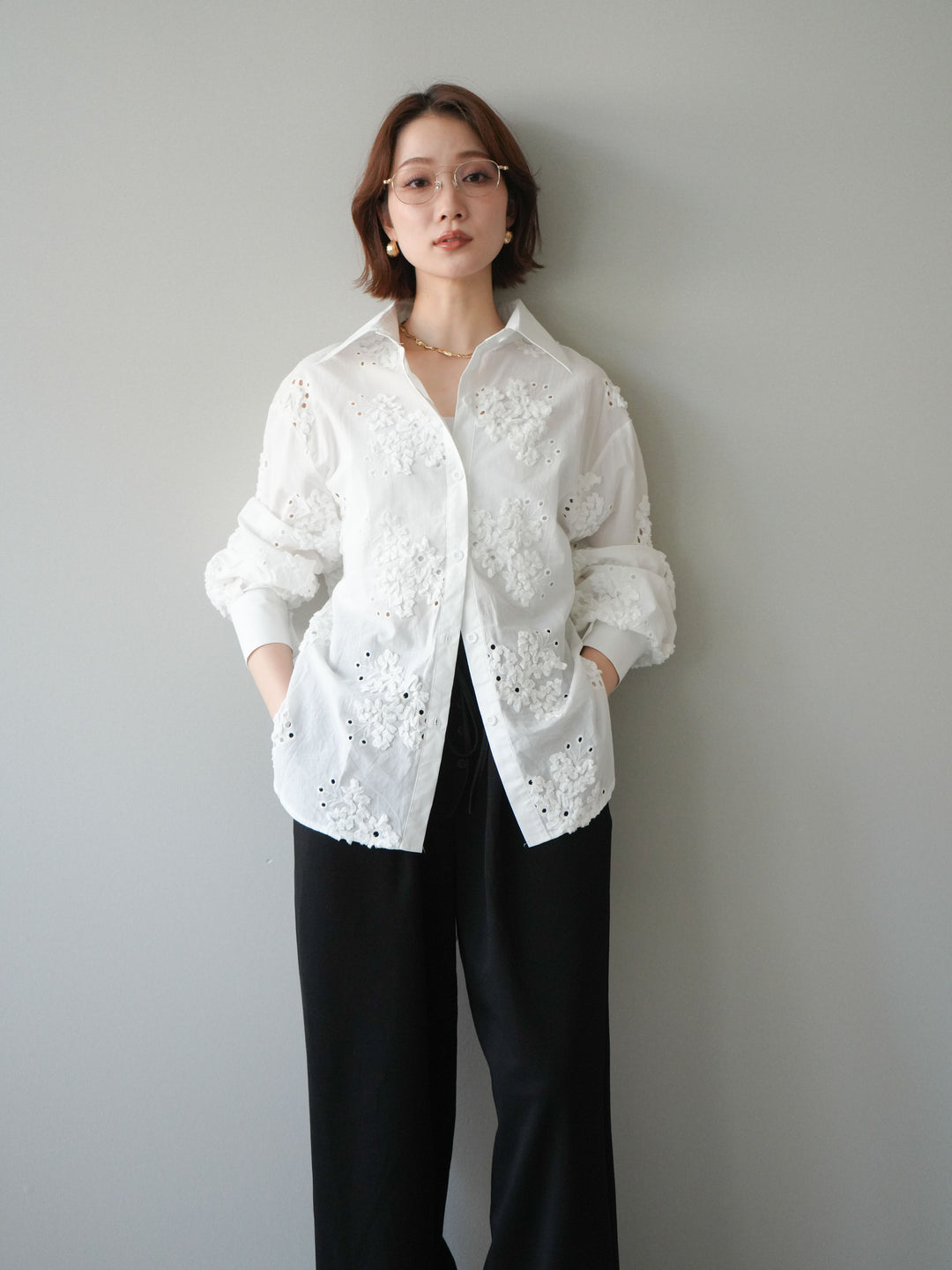 [SET]バックリボンフラワーエンブロイダリーシャツ+選べるアクセセット(2set)