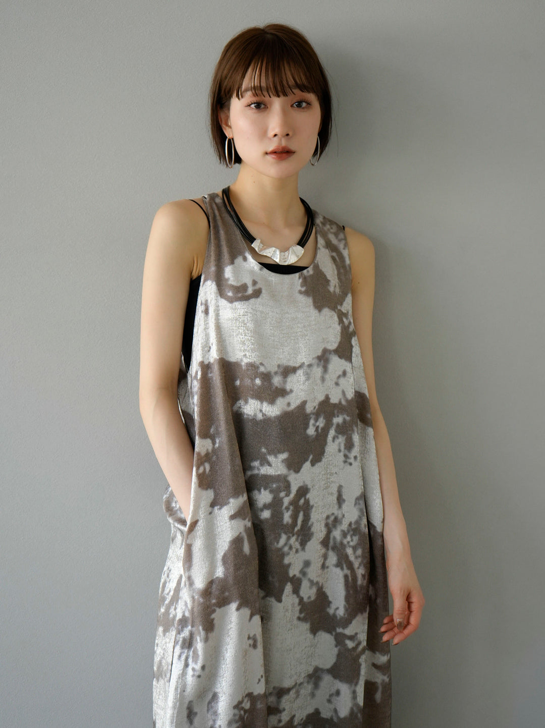 [Pre-order] Back Cross Foil Print Dress/Brown