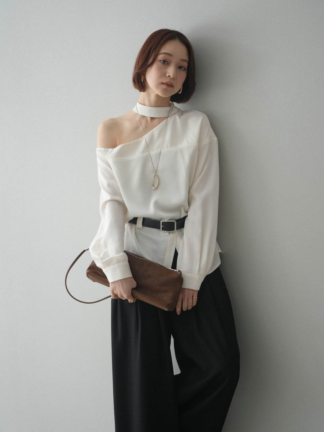 [SET]ベルト付ワンショルダースリットブラウス+編み込みベルト付タックワイドパンツ(2set)