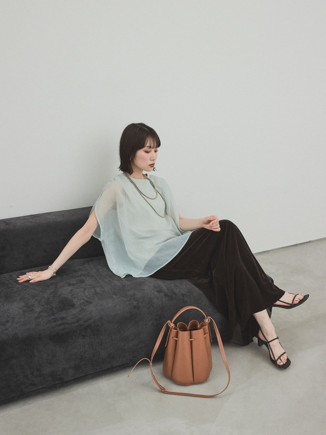 [SET] 緊湊光滑透視層疊上衣 + 天鵝絨低腰裙 (2set)