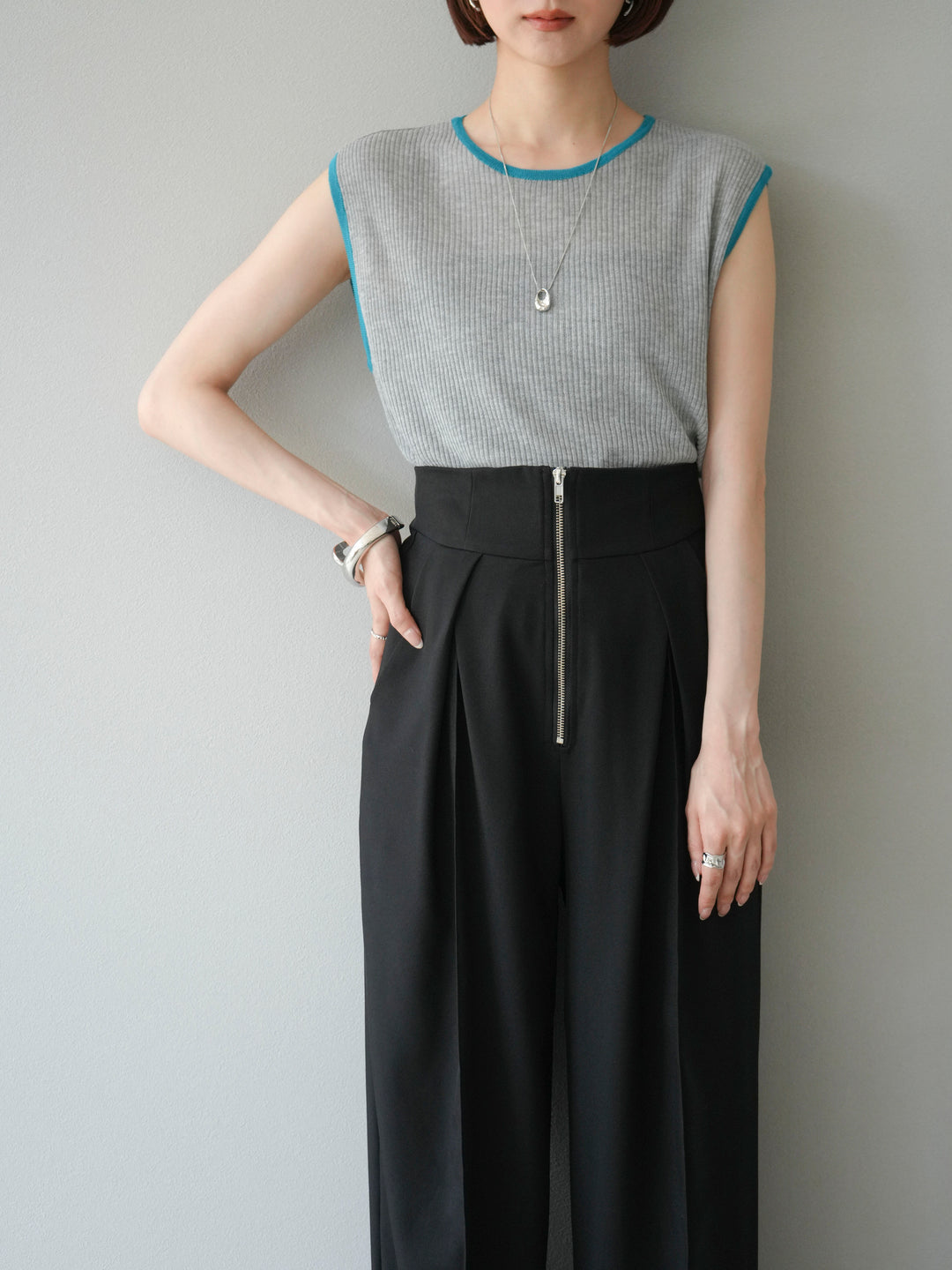 [予約]リネンタッチ配色ニットノースリーブプルオーバー/モクグレー