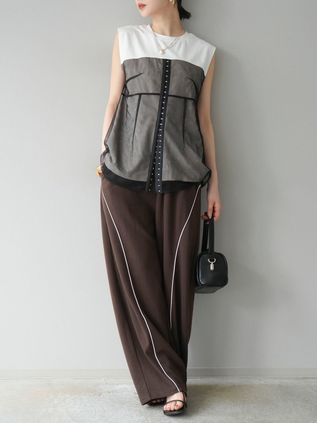 [預訂] 薄紗對接鉤設計剪裁套頭衫/脫下