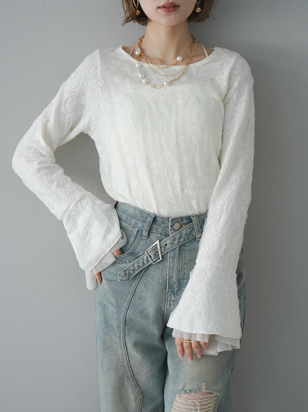 【預購】雙層紗布袖喇叭疊層提花上衣/象牙白