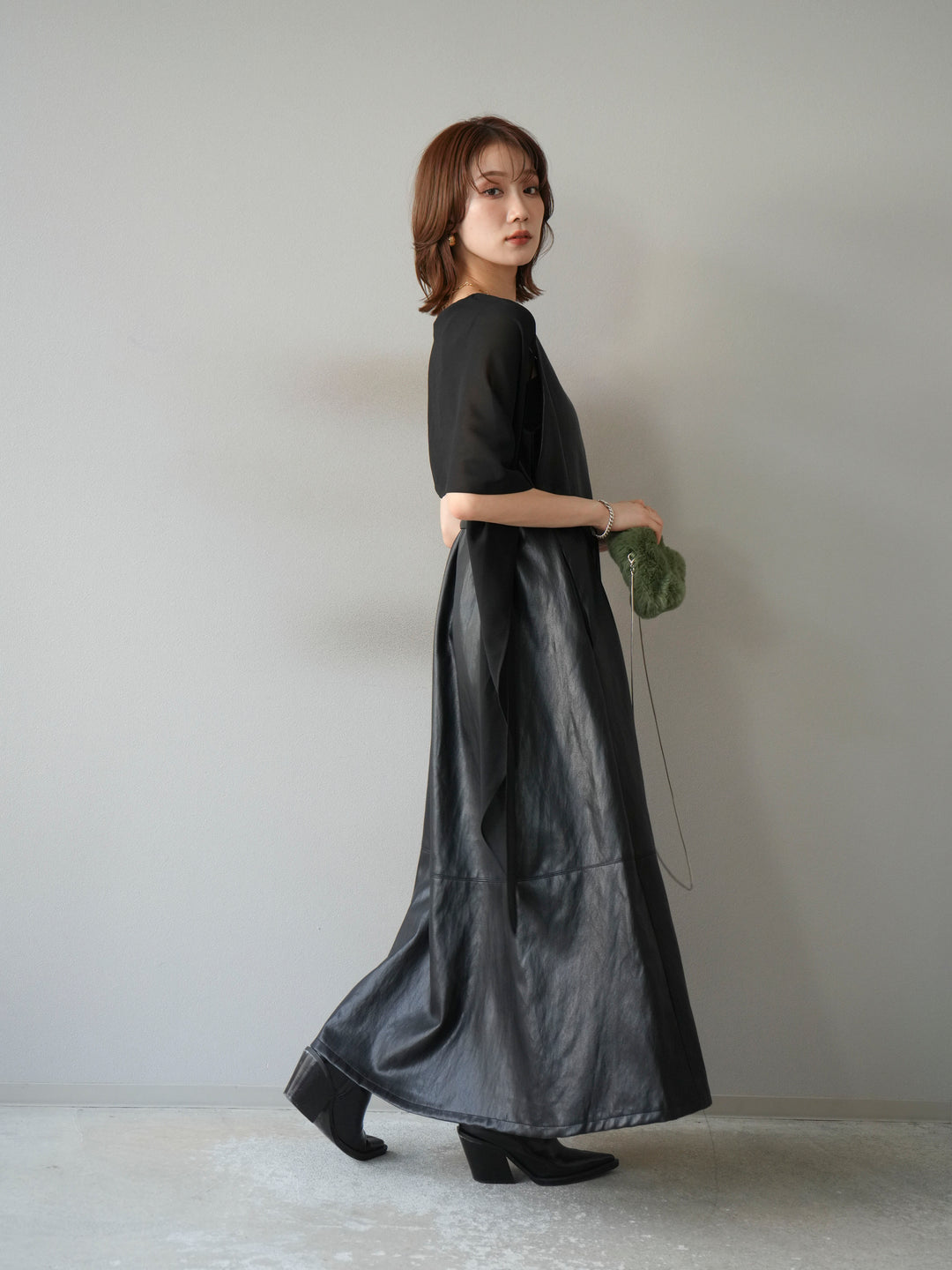 [予約]レザーAラインワンピース/ブラック