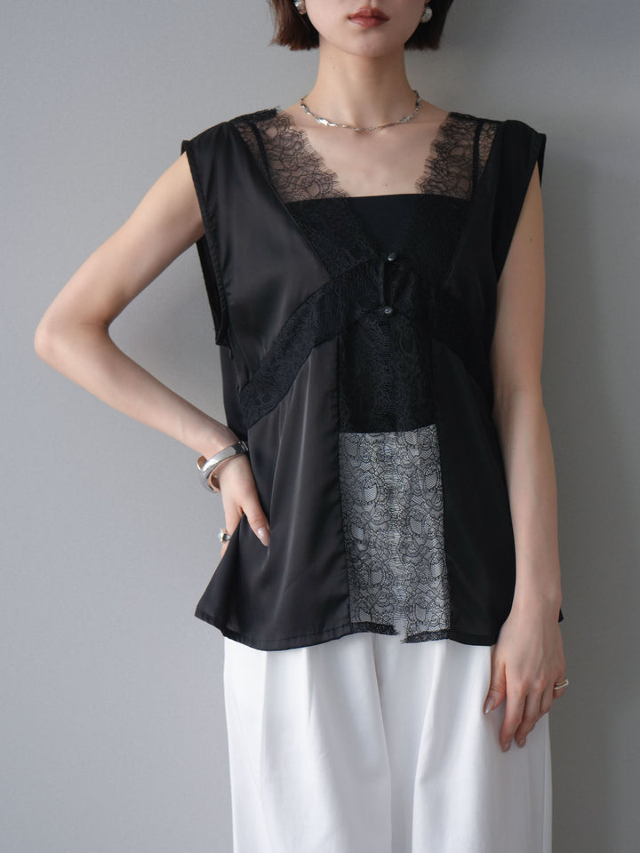 【預購】緞面交叉蕾絲上衣 / 黑色