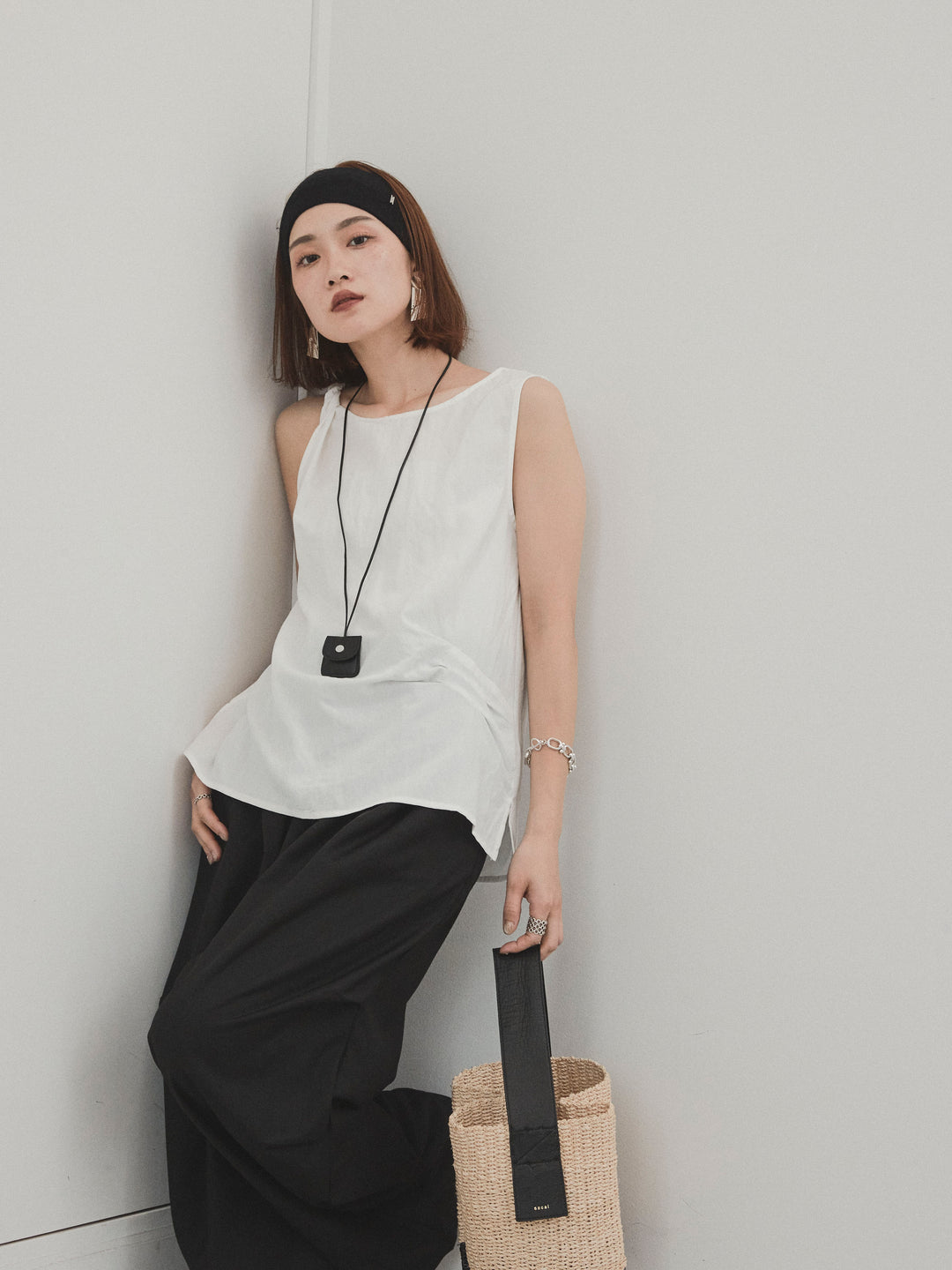 [SET] 扭紋無袖上衣配皮項鍊 + 扭紋無袖上衣配皮項鍊 (2件套)