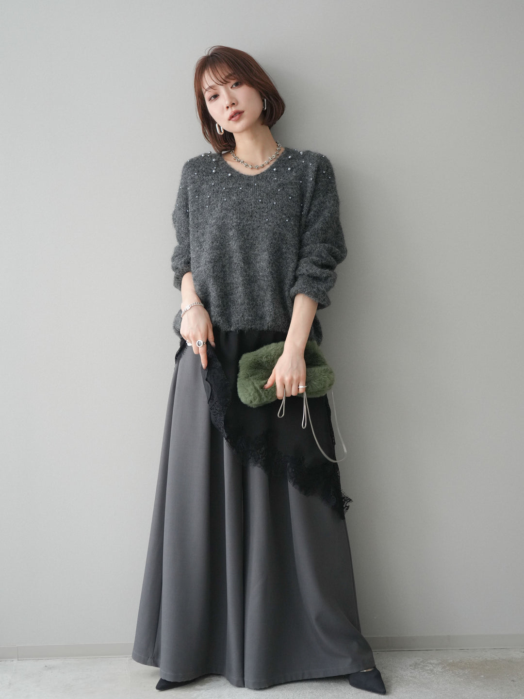 [SET]パール×ビジューVネックニットプルオーバー+アシンメトリーサテンレースキャミソール+テープベルトタックバギーパンツ(3set)