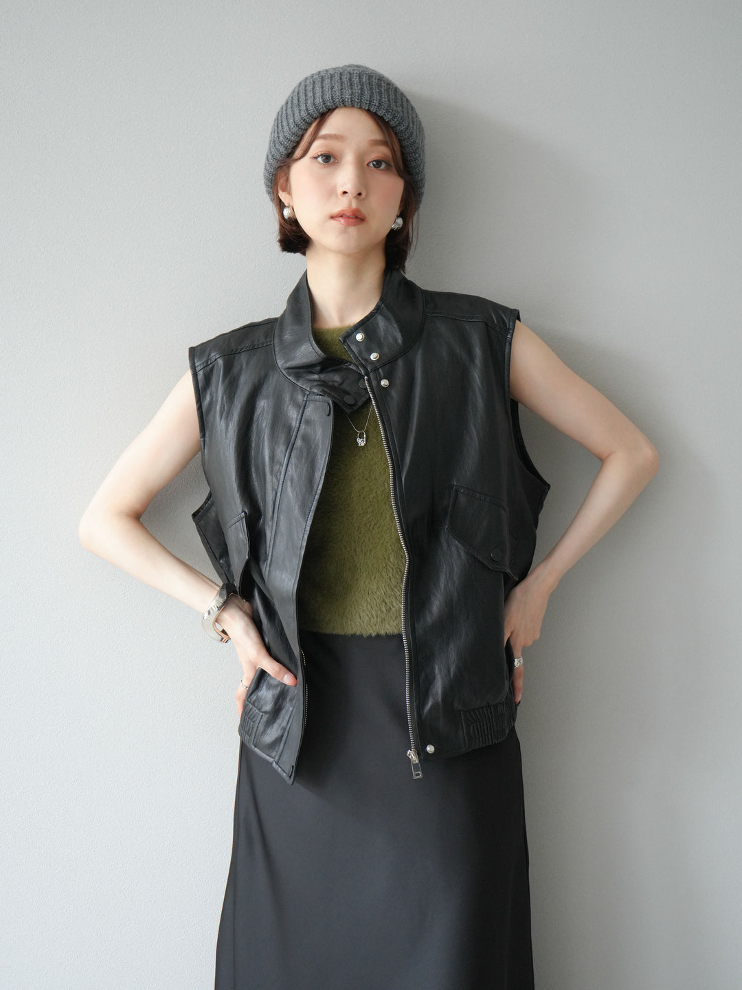 [予約]スリーブレスフェイクレザーブルゾン/ブラック