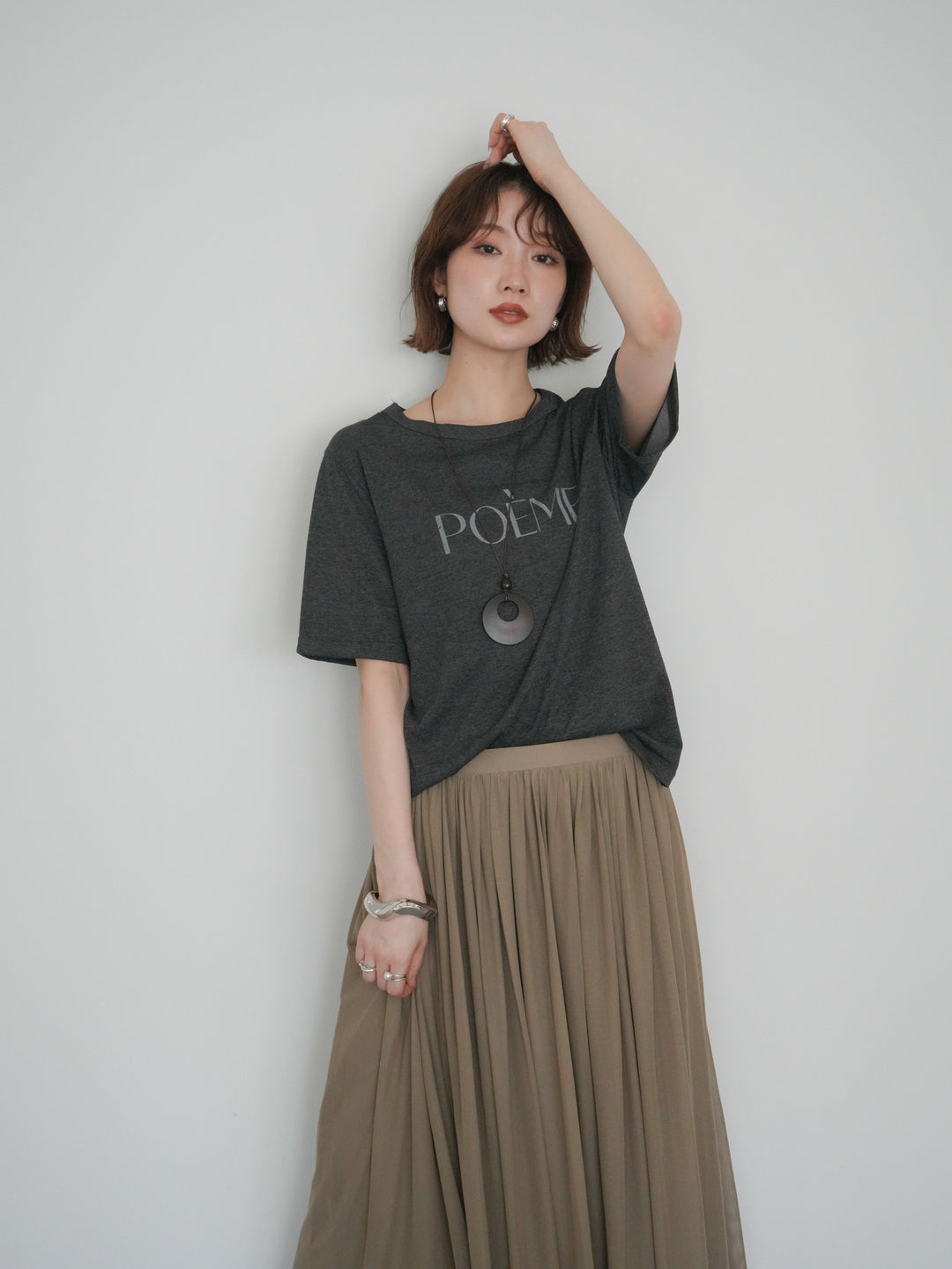 【套裝】Logo T卹配圓形項鍊+緞面滾邊薄紗喇叭裙（兩件套）