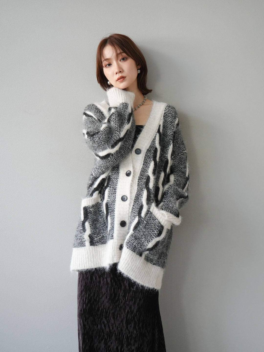 [予約]バイカラー編み込みデザインニットカーディガン/ホワイト