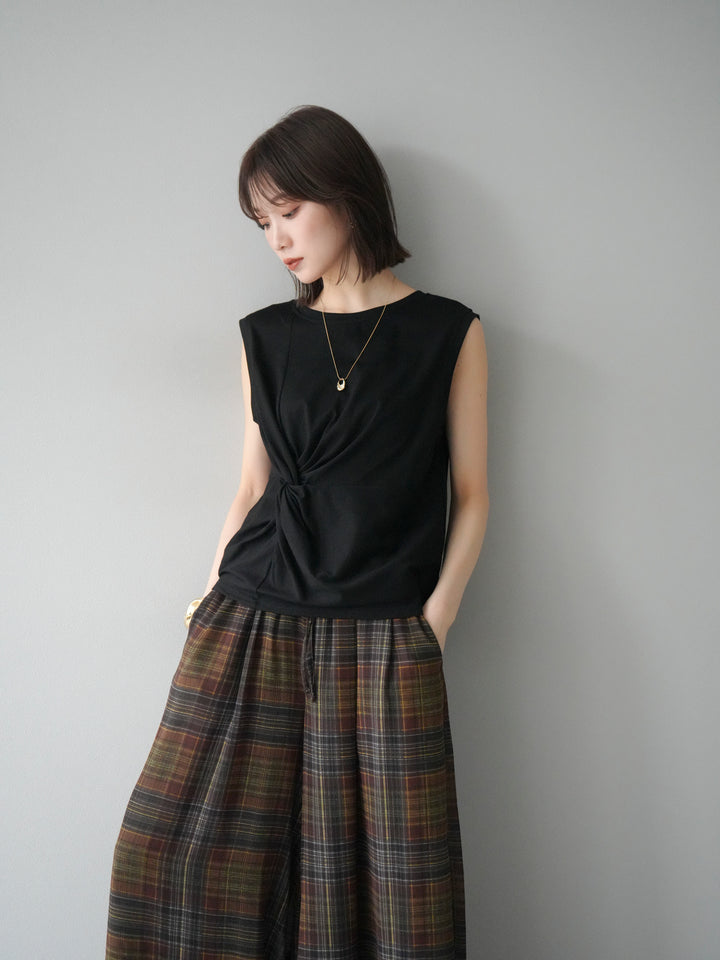 [予約]フロントツイストノースリーカットソー/ブラック