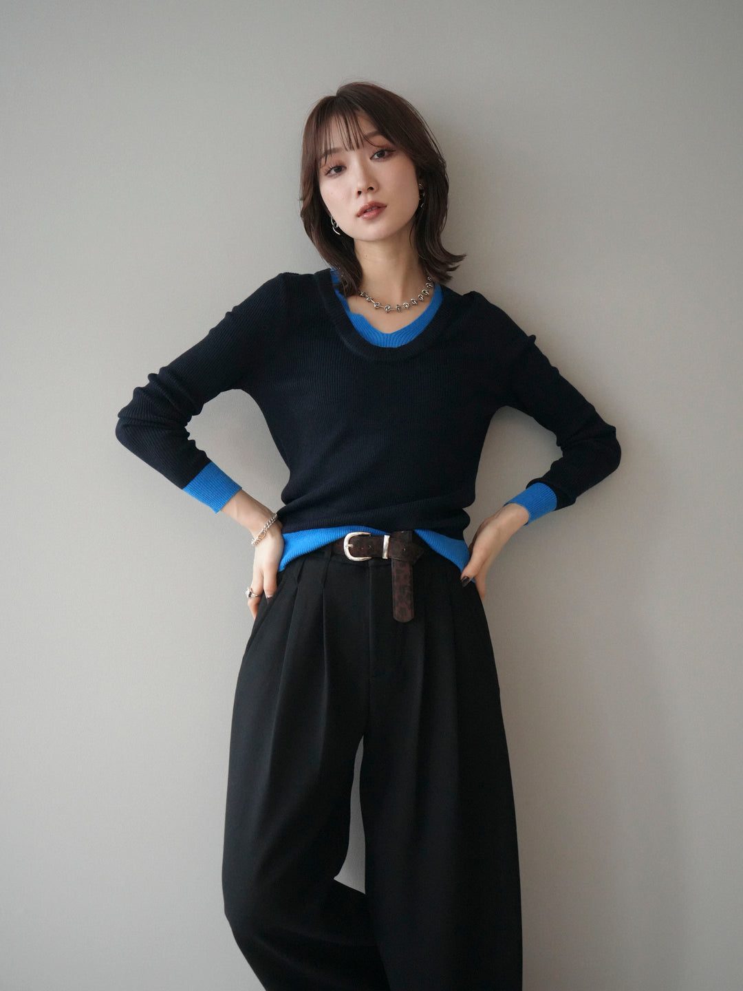 [SET]Uネック配色レイヤードリブニットトップス+アニマル柄ベルト付きウールタッチワイドパンツ(2set)