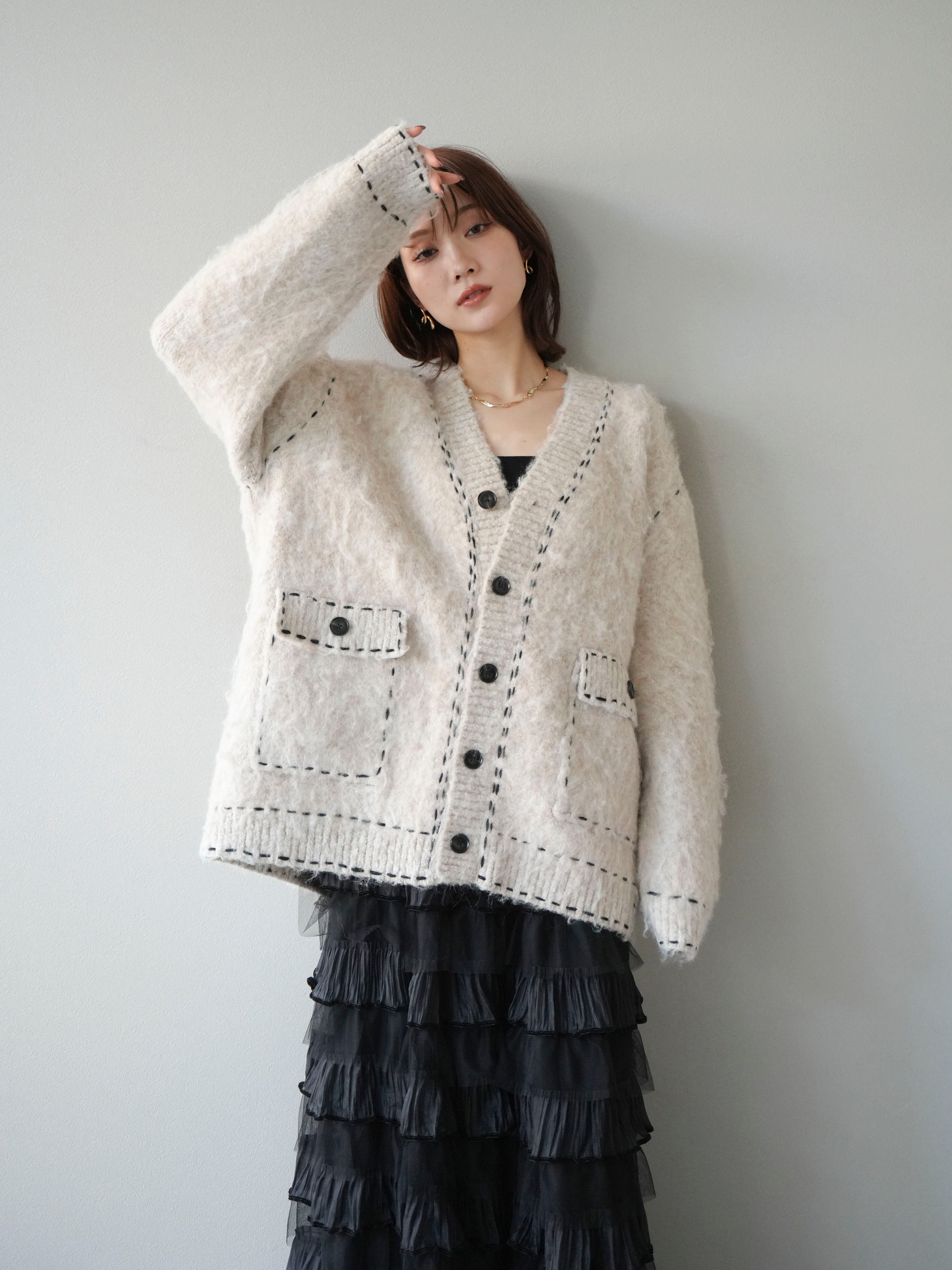 予約]ステッチVネックニットカーディガン/アイボリー – Lumier